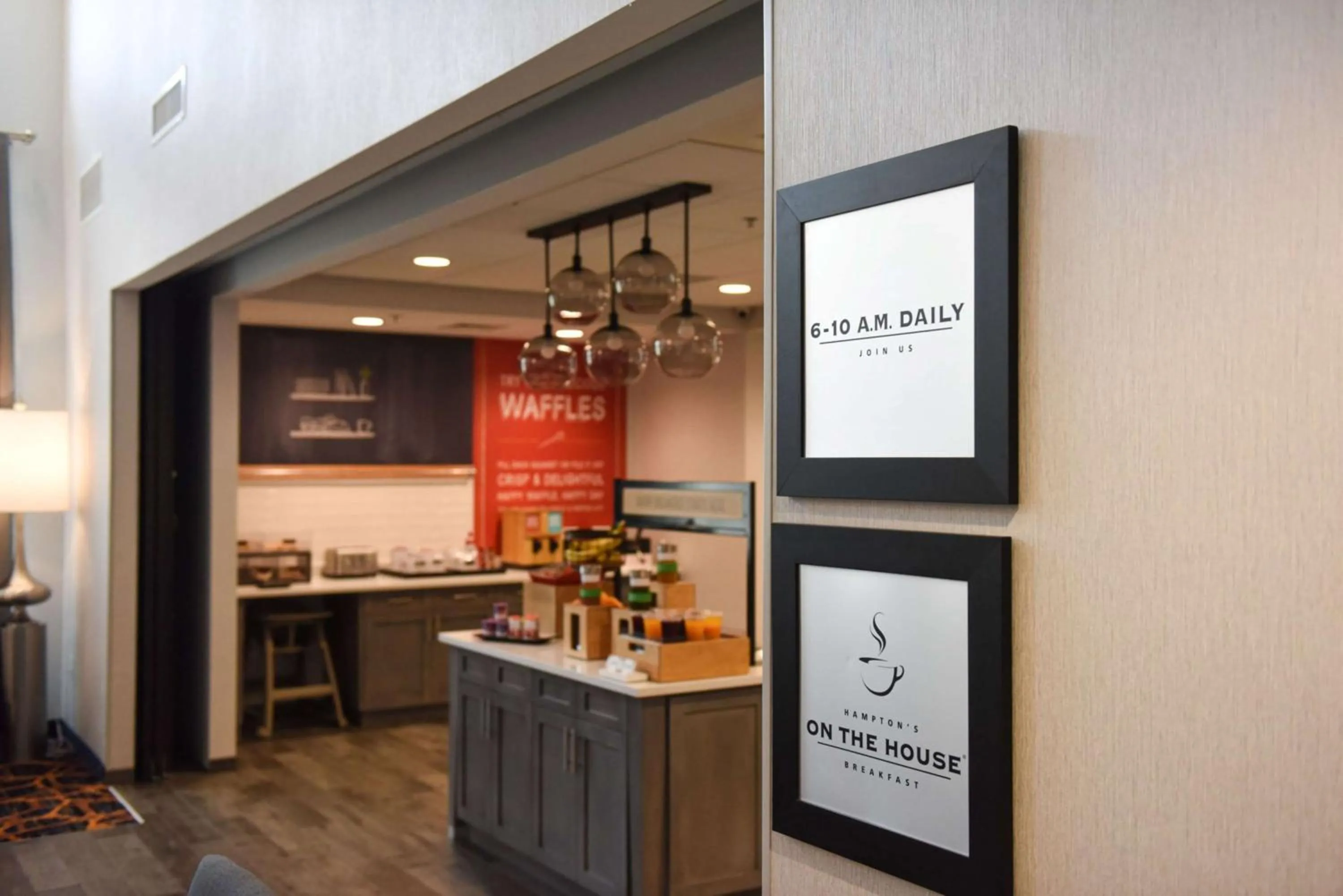 Breakfast in Hampton Inn & Suites Lenoir, NC