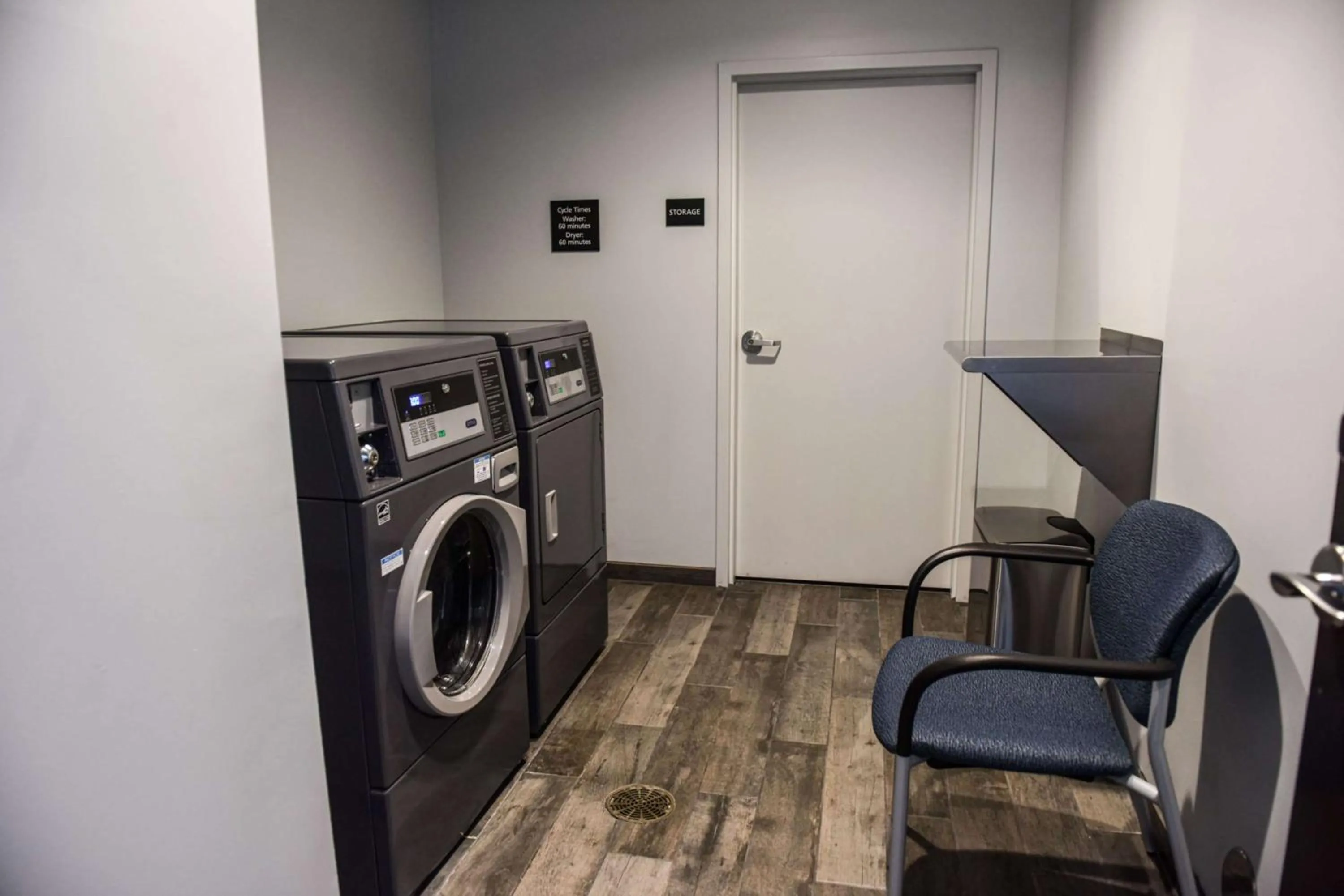 Property building in Hampton Inn & Suites Lenoir, NC