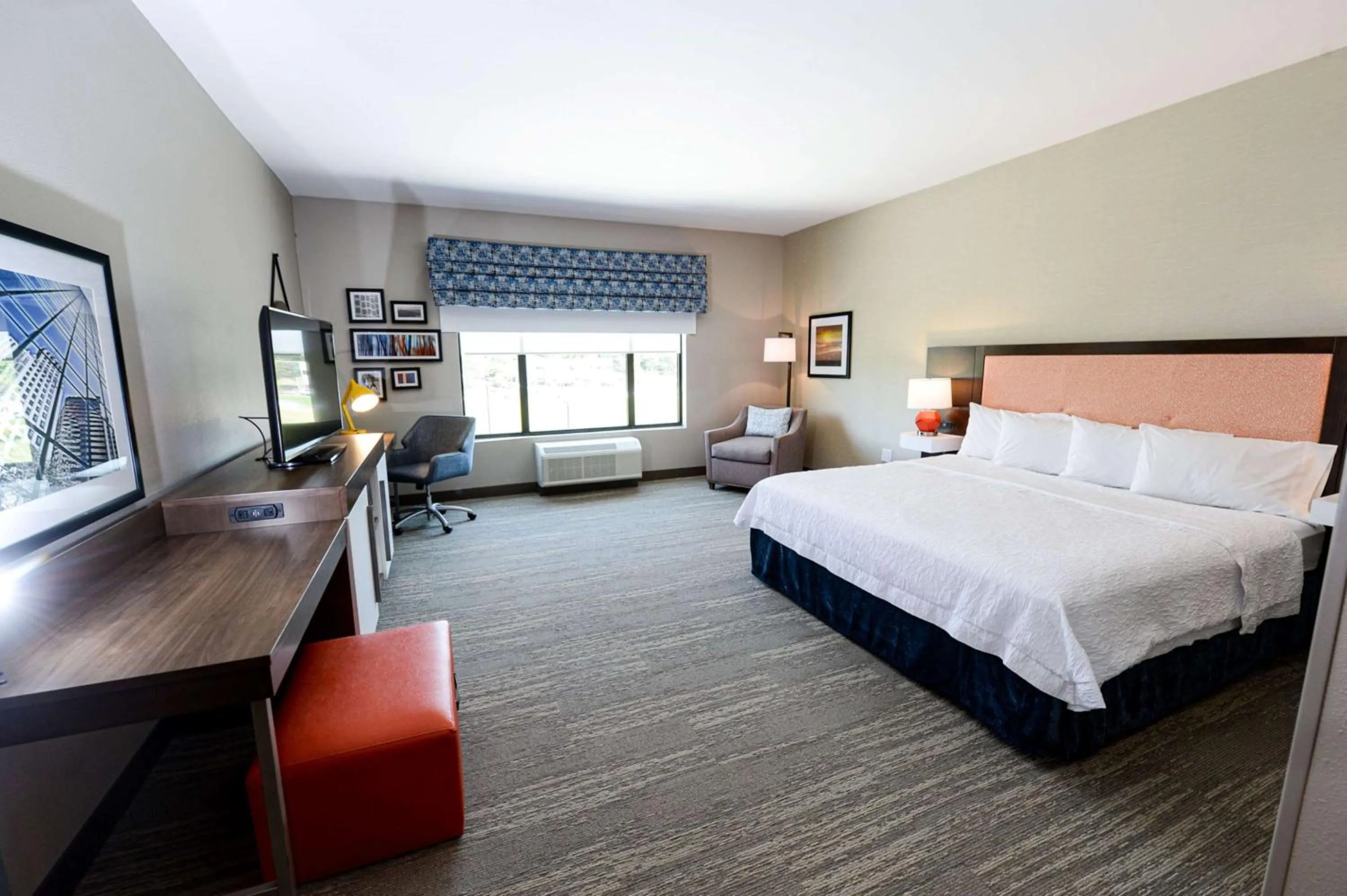 Bedroom, Bed in Hampton Inn & Suites Lenoir, NC