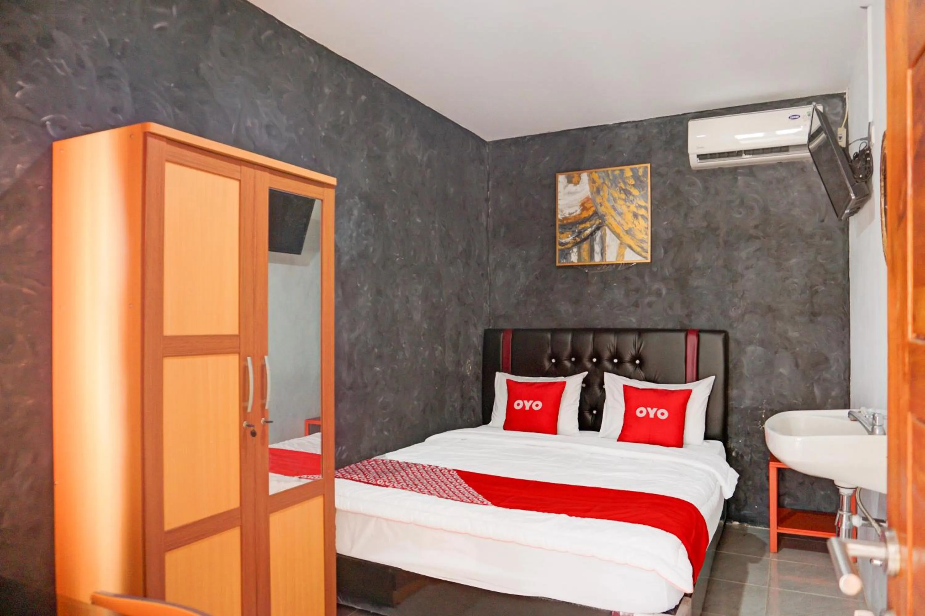 Bed in Hotel O Bandar Lampung Near Gor Saburai Formerly Omah Anakku