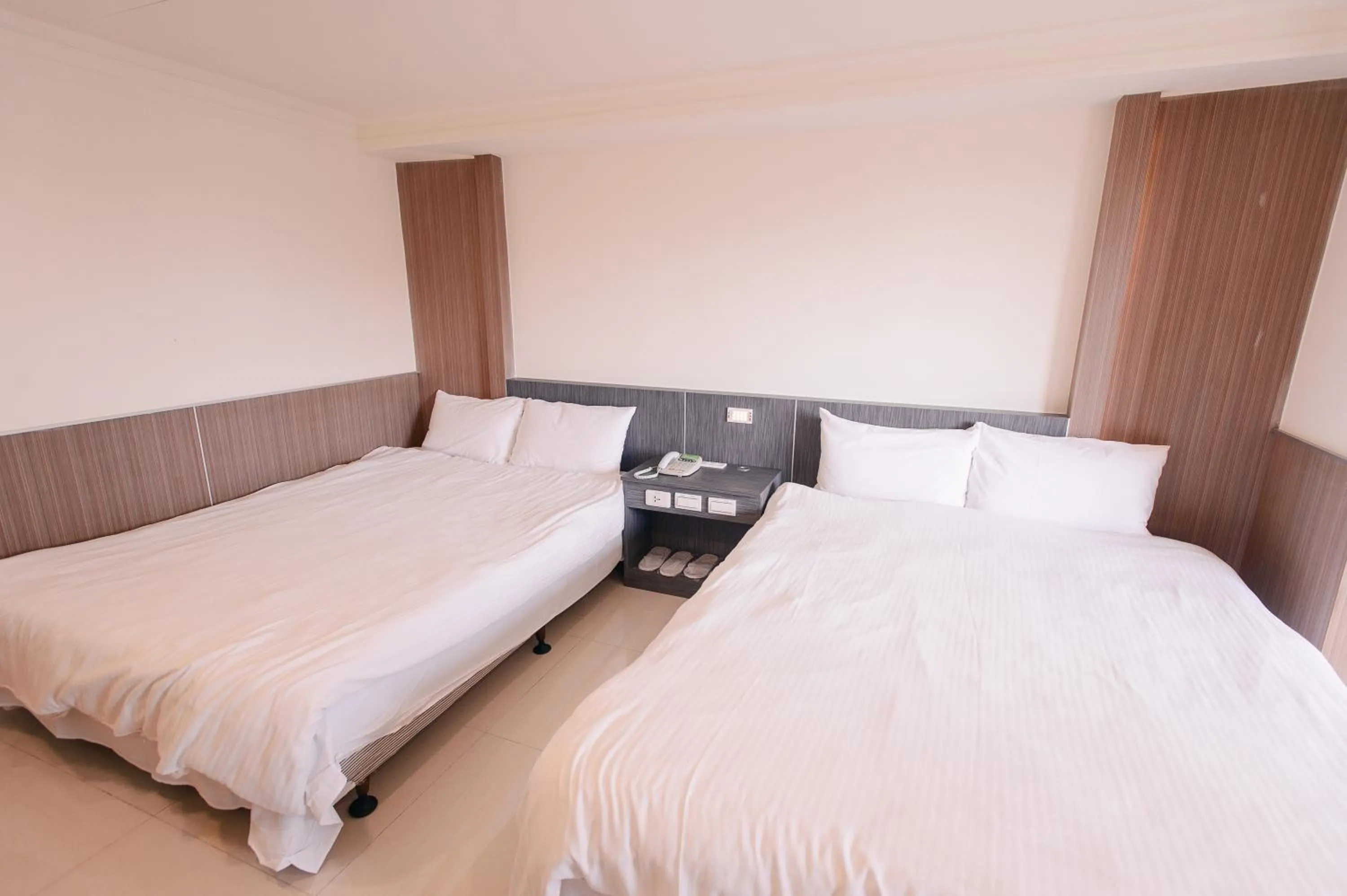 Photo of the whole room, Bed in KIWI-Taichung Station Branch 1