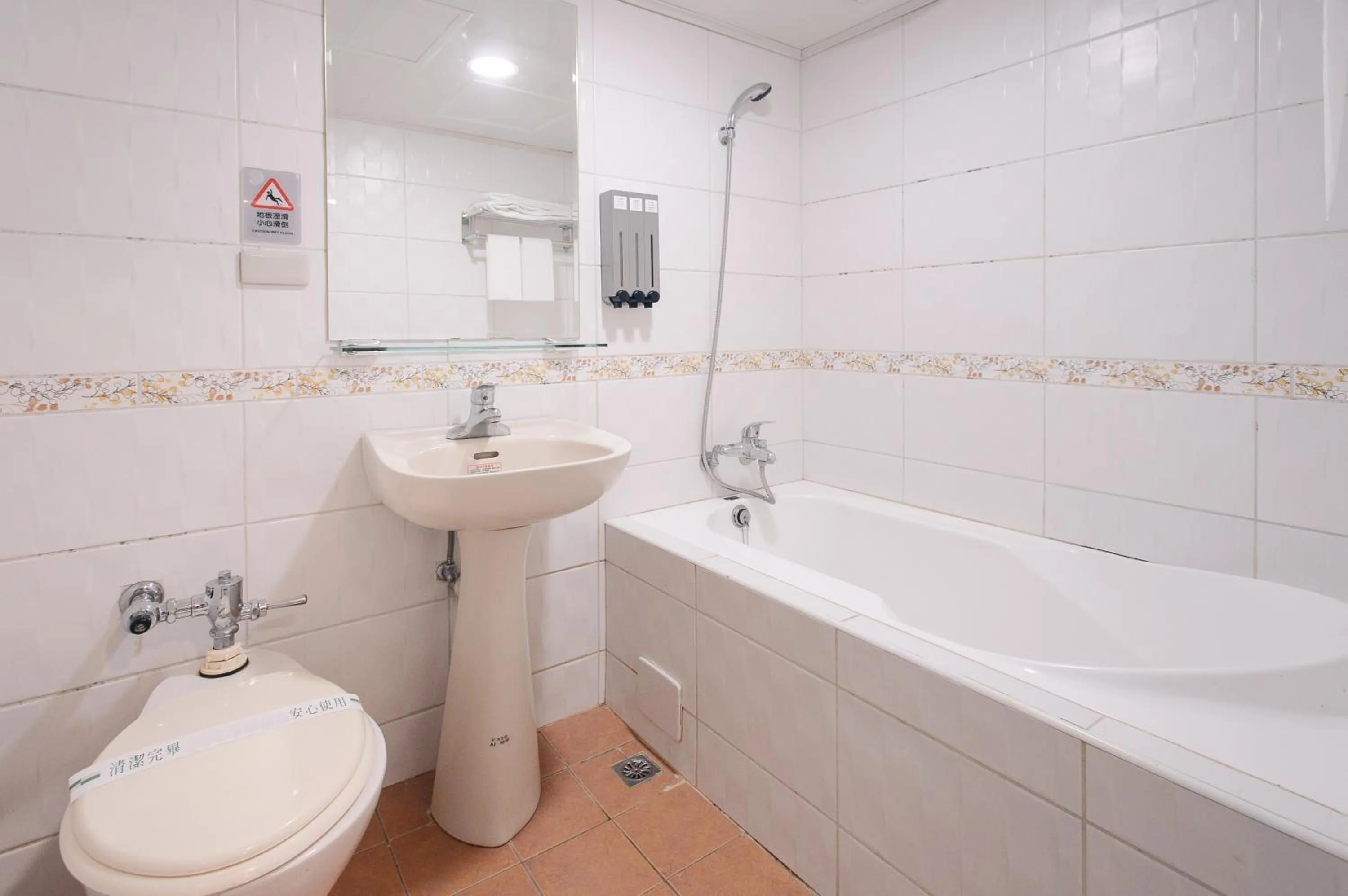 Bathroom in KIWI-Taichung Station Branch 1