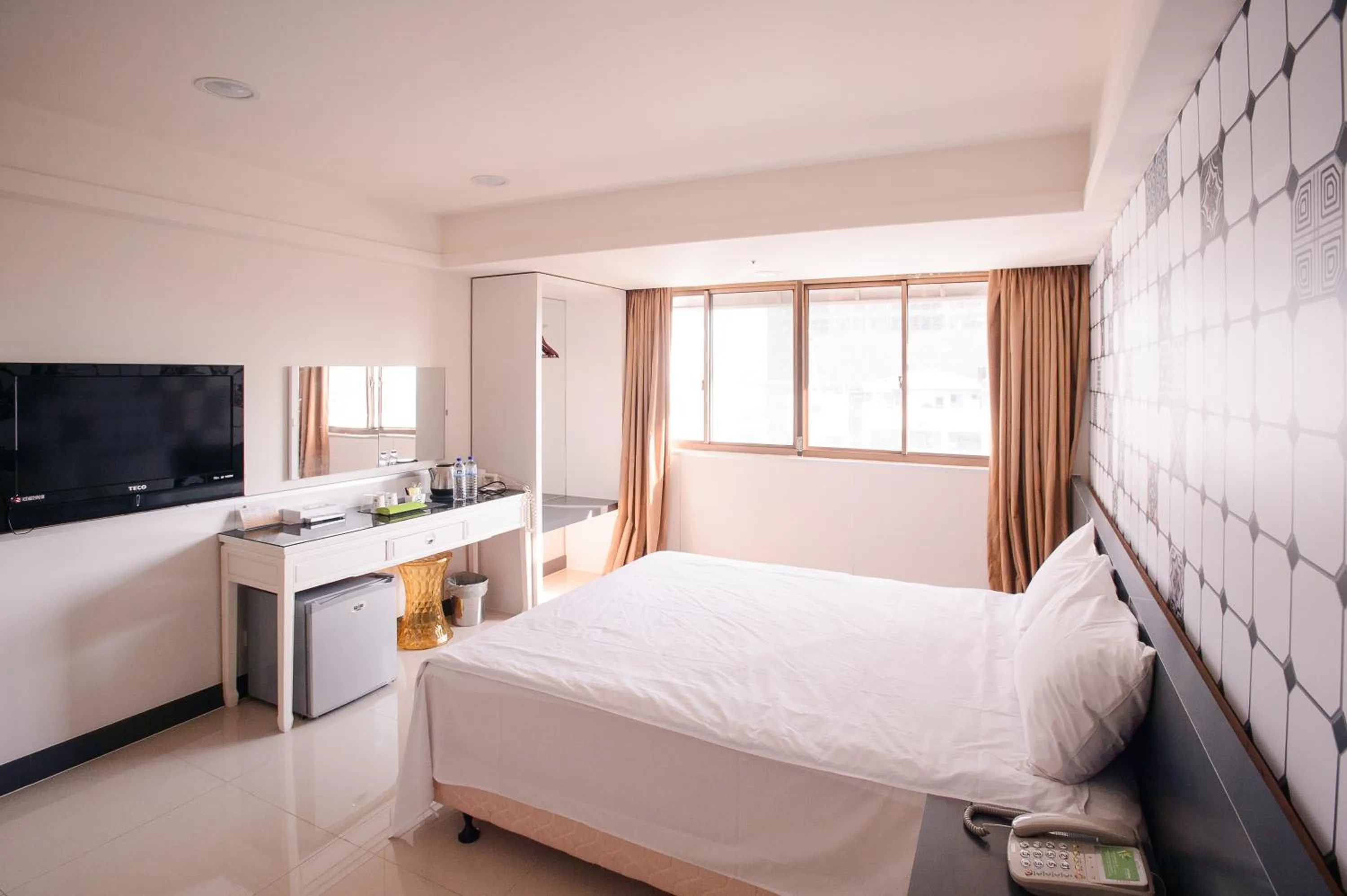 Day, Bed in KIWI-Taichung Station Branch 1