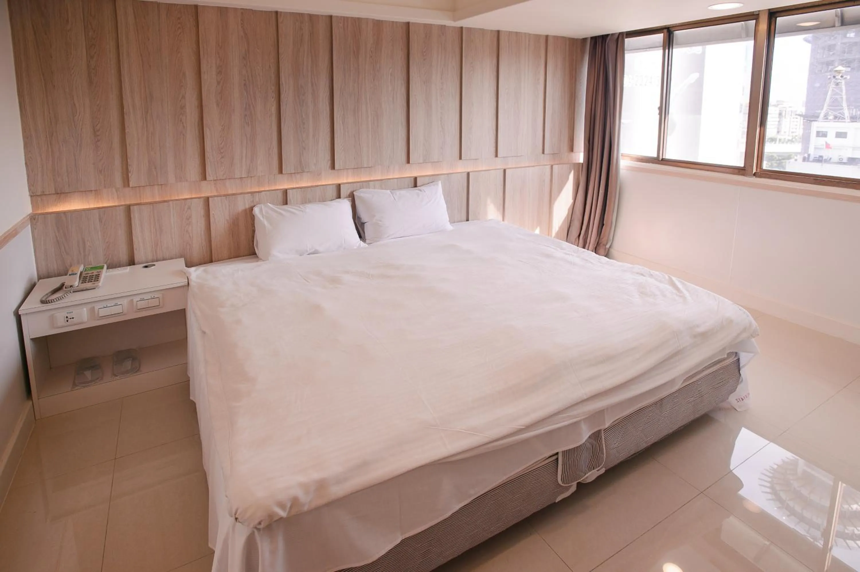 Day, Bed in KIWI-Taichung Station Branch 1