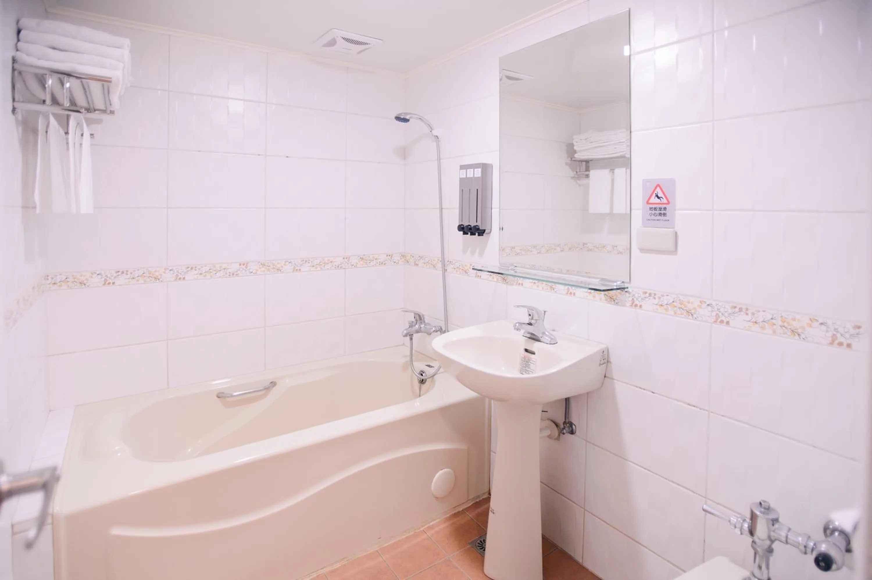 Bathroom in KIWI-Taichung Station Branch 1