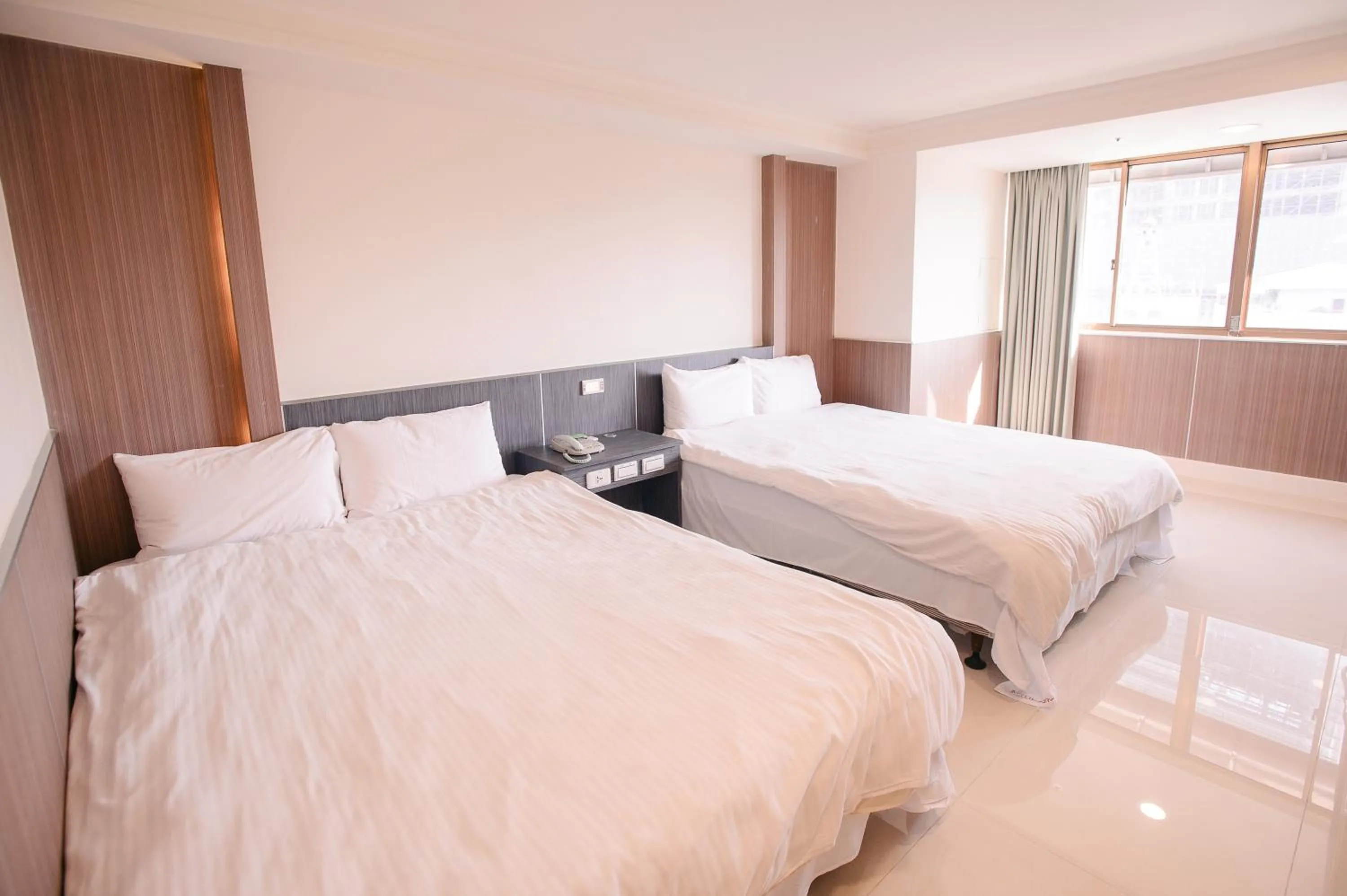 Day, Bed in KIWI-Taichung Station Branch 1