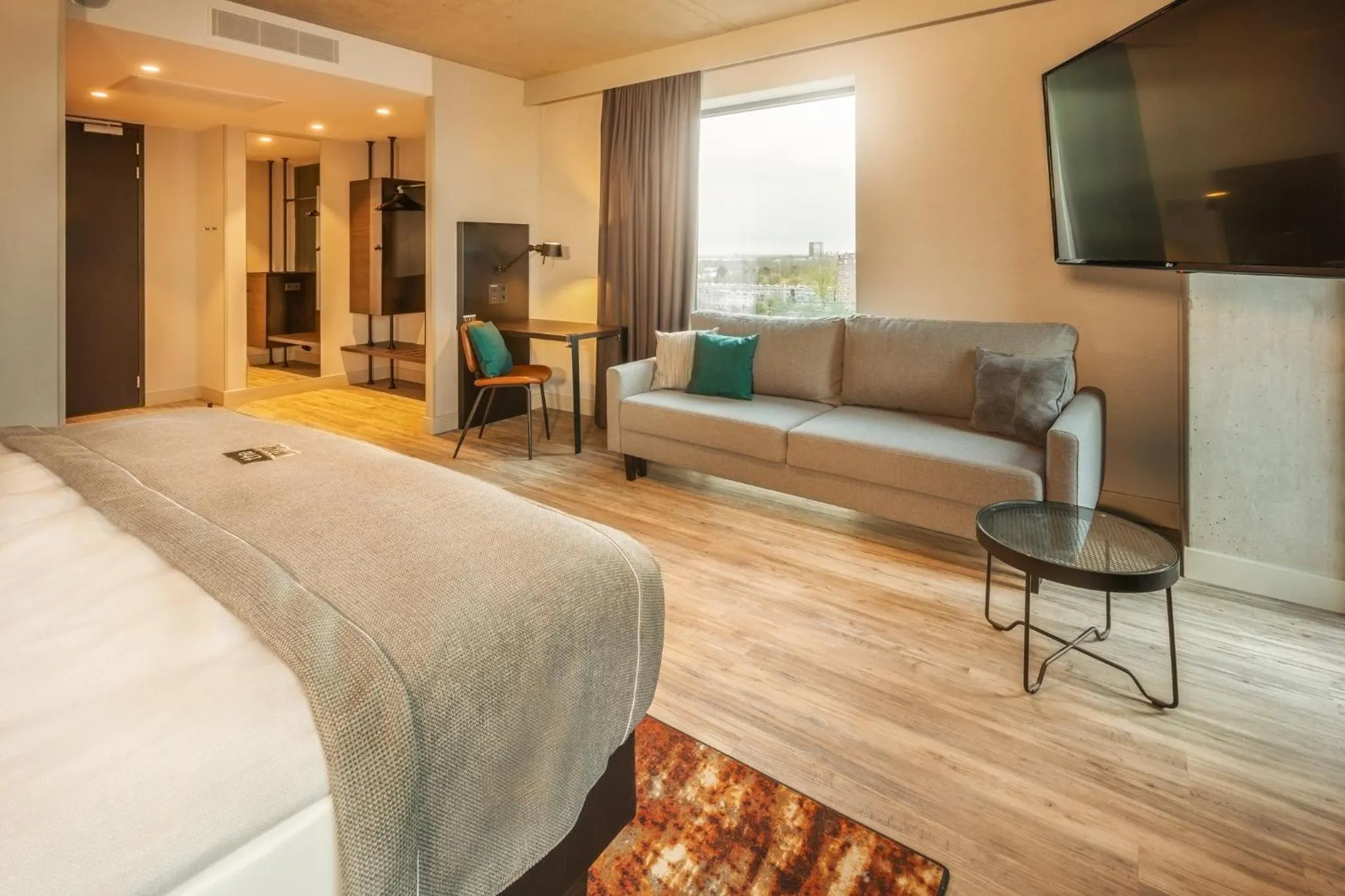 Photo of the whole room, Bed in Holiday Inn - the niu, Fender Amsterdam