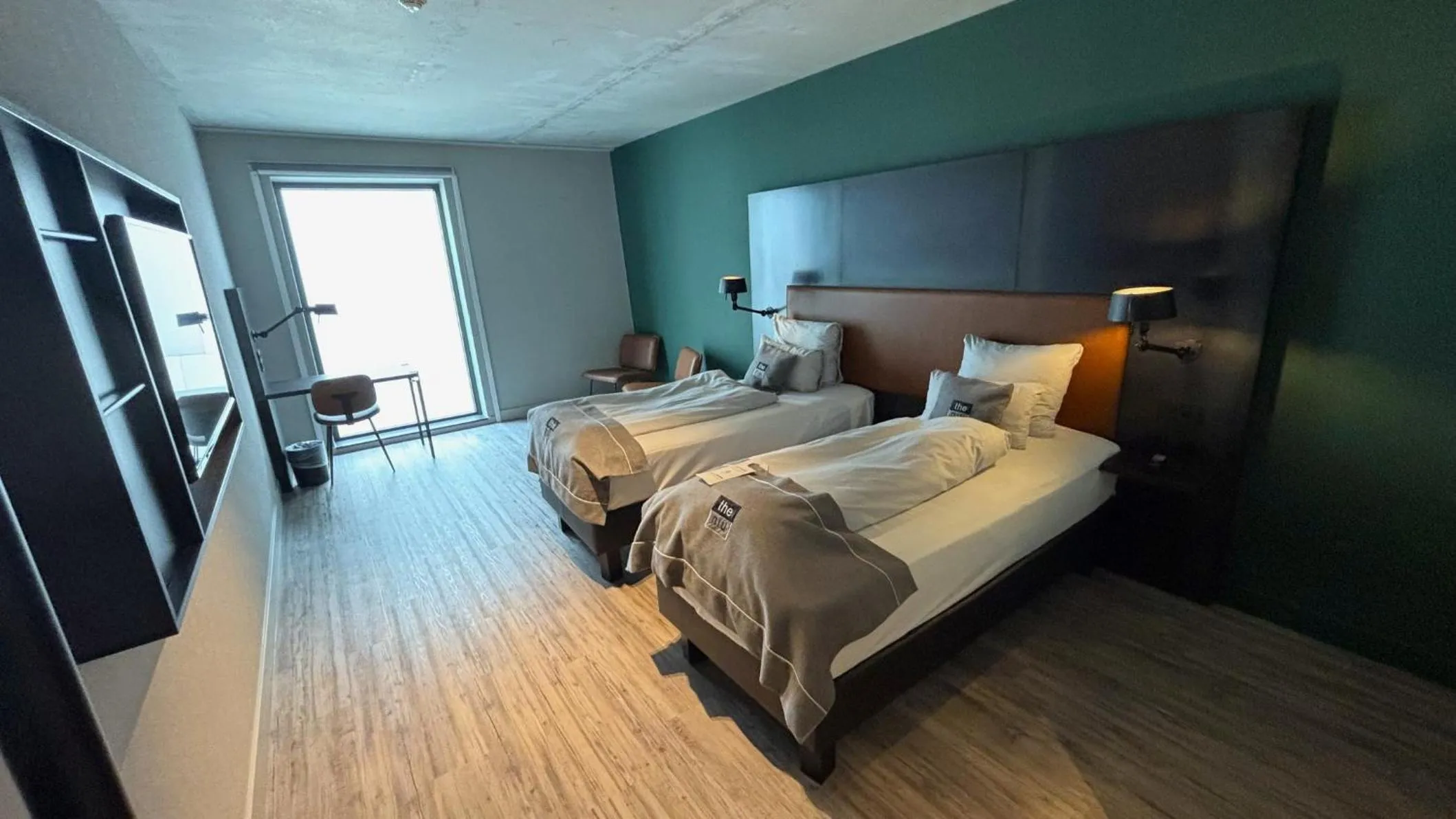 Photo of the whole room, Bed in Holiday Inn - the niu, Fender Amsterdam