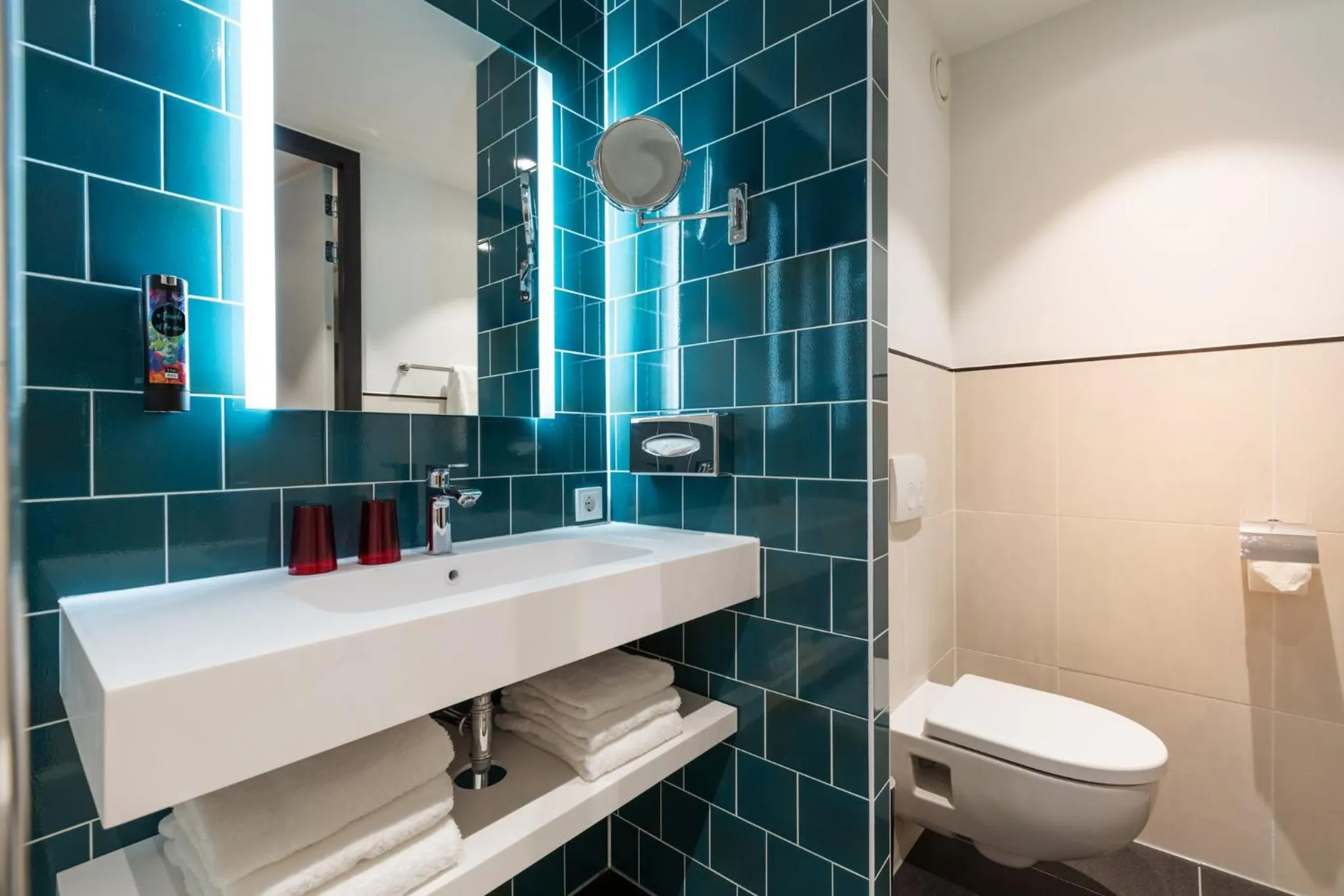 Bathroom in Holiday Inn - the niu, Fender Amsterdam