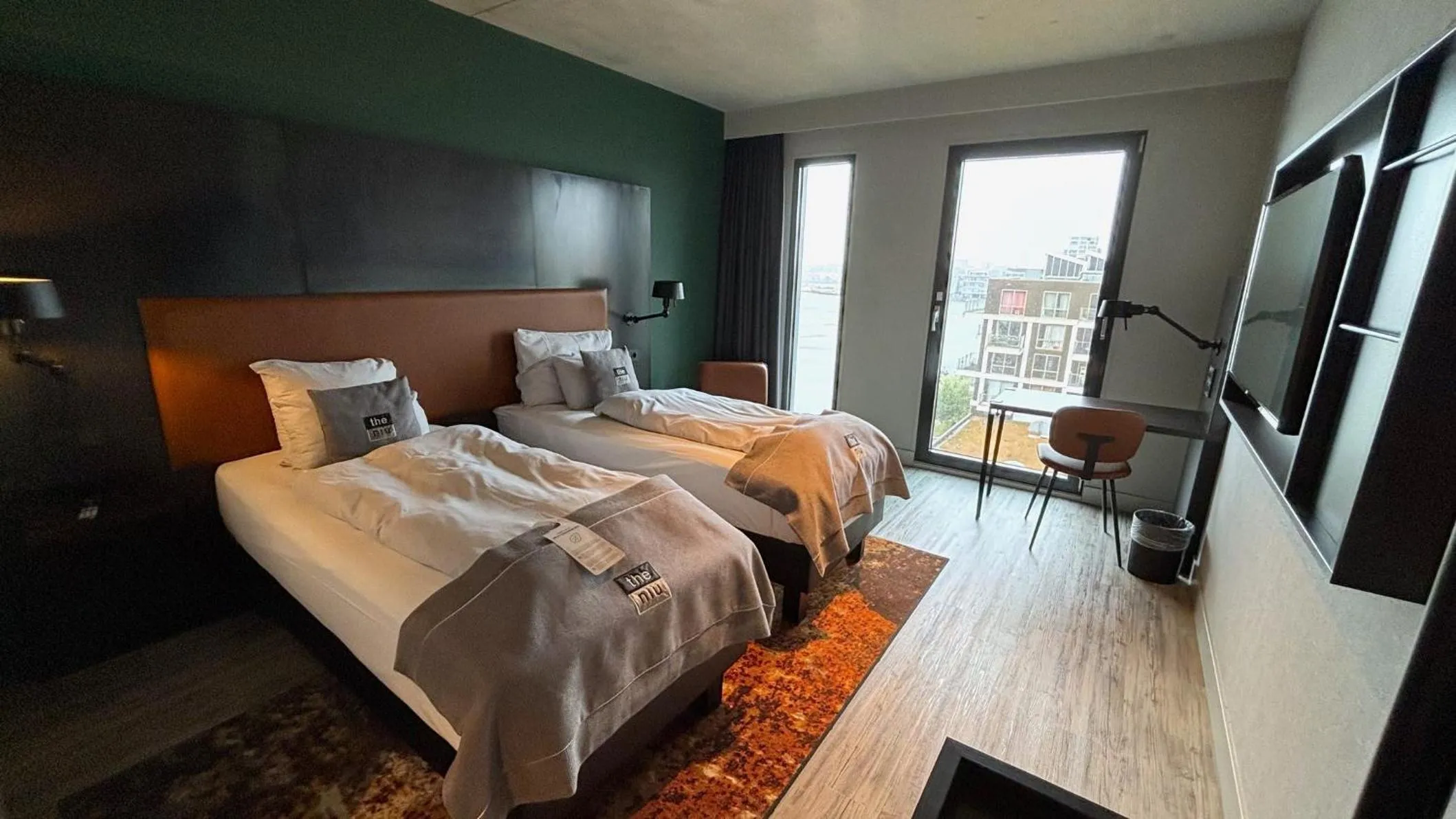 Photo of the whole room, Bed in Holiday Inn - the niu, Fender Amsterdam