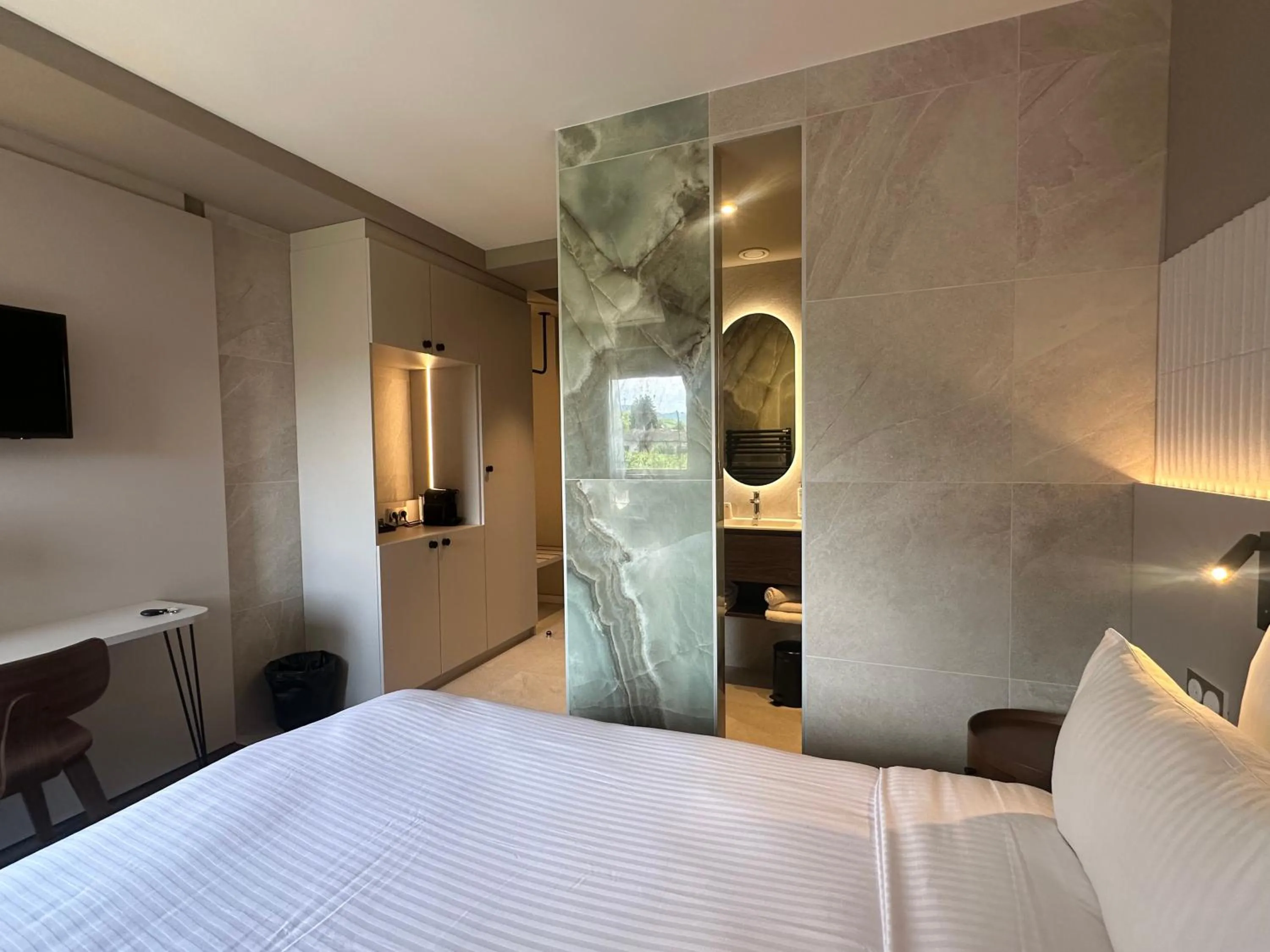 Bed in James Vignoble Hôtel, Eguisheim