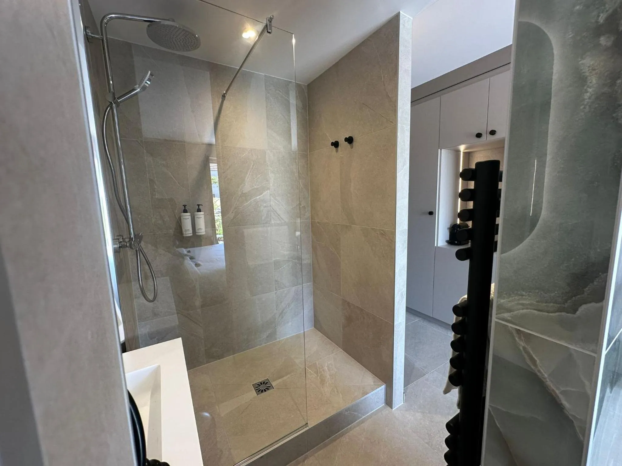 Shower in James Vignoble Hôtel, Eguisheim