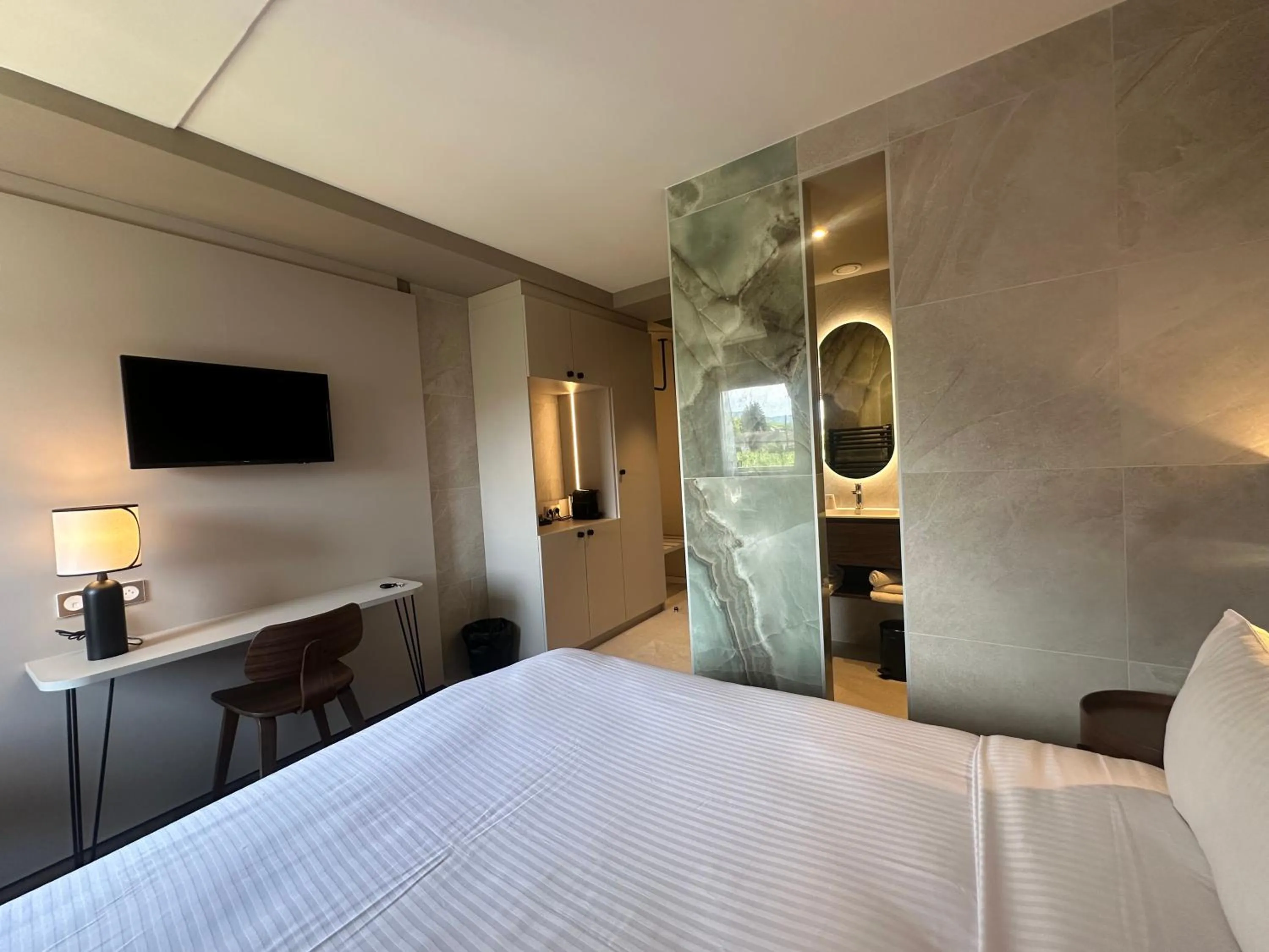 Bed in James Vignoble Hôtel, Eguisheim