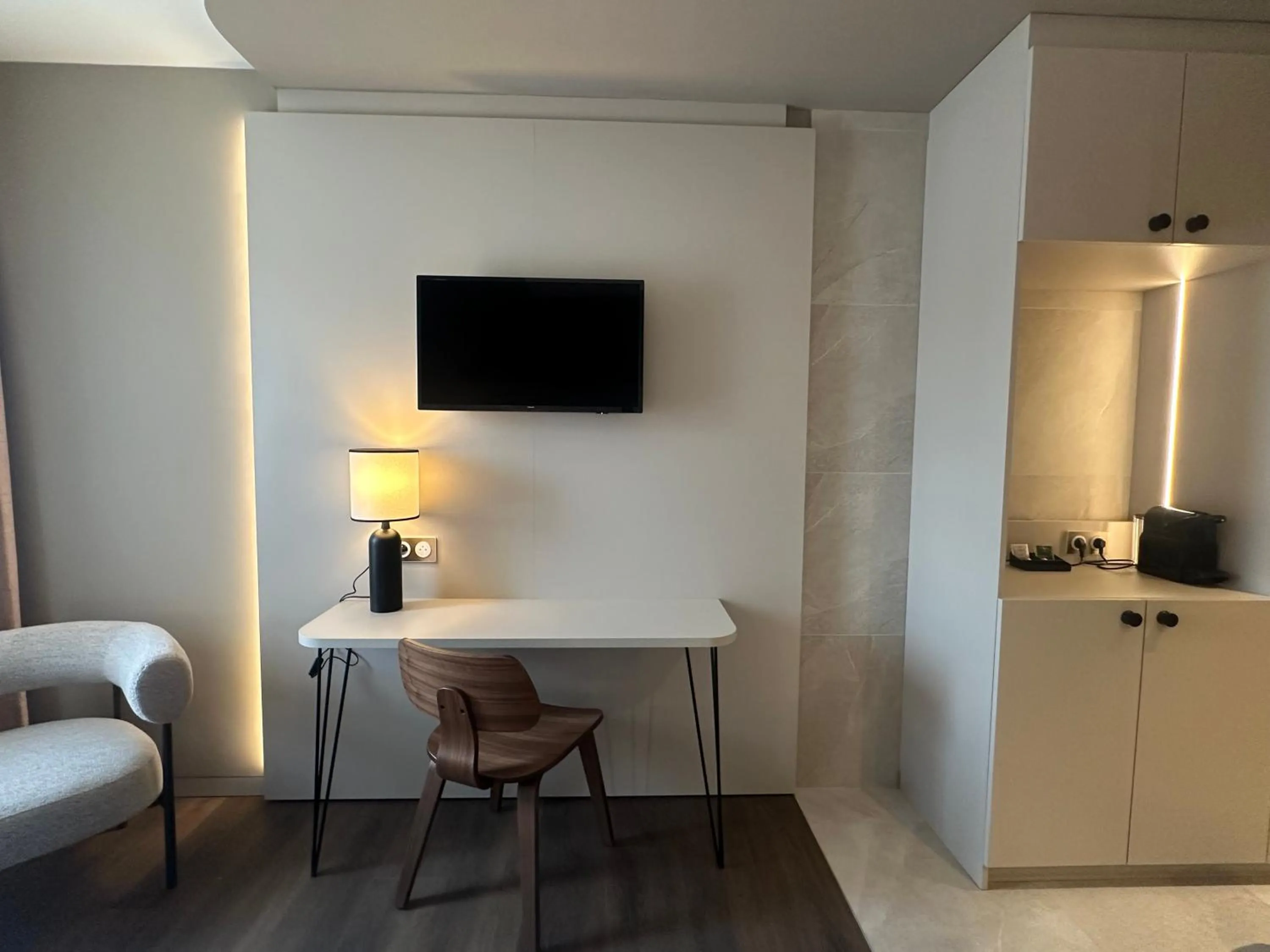 TV and multimedia in James Vignoble Hôtel, Eguisheim