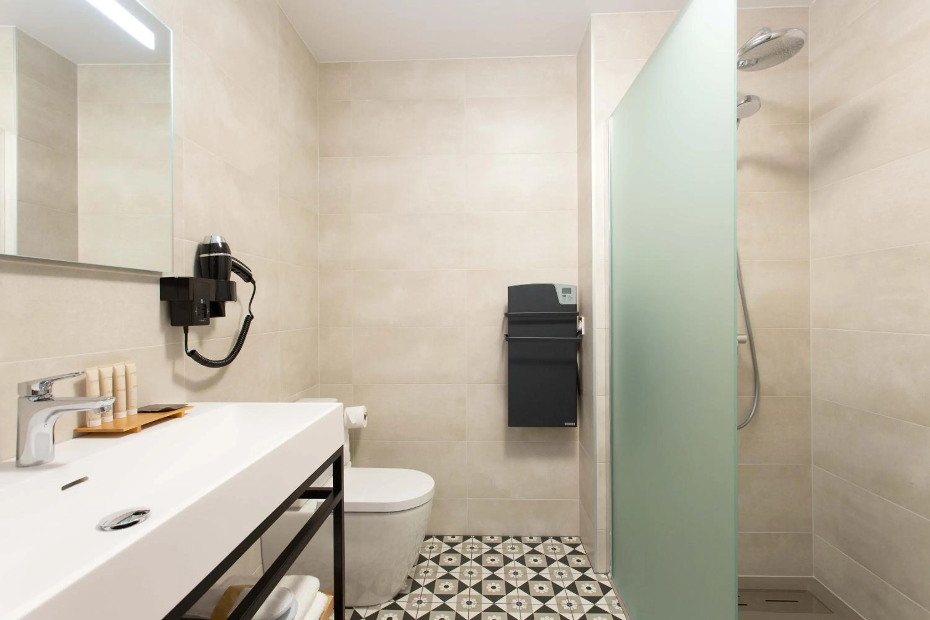 Shower in James Vignoble Hôtel, Eguisheim