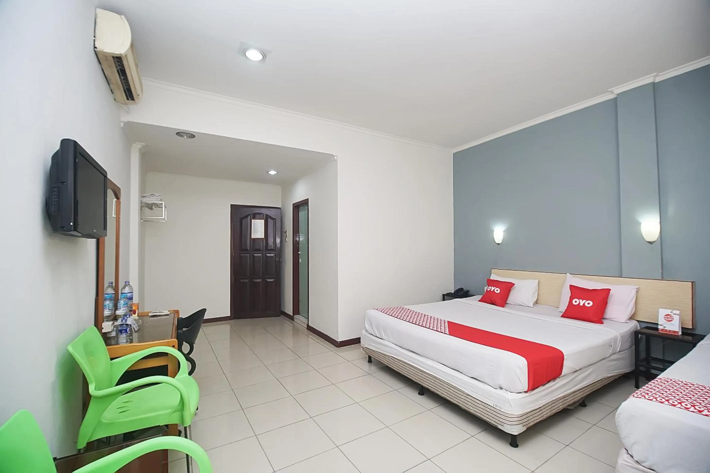 Photo of the whole room in OYO 2079 Jambi Raya Hotel