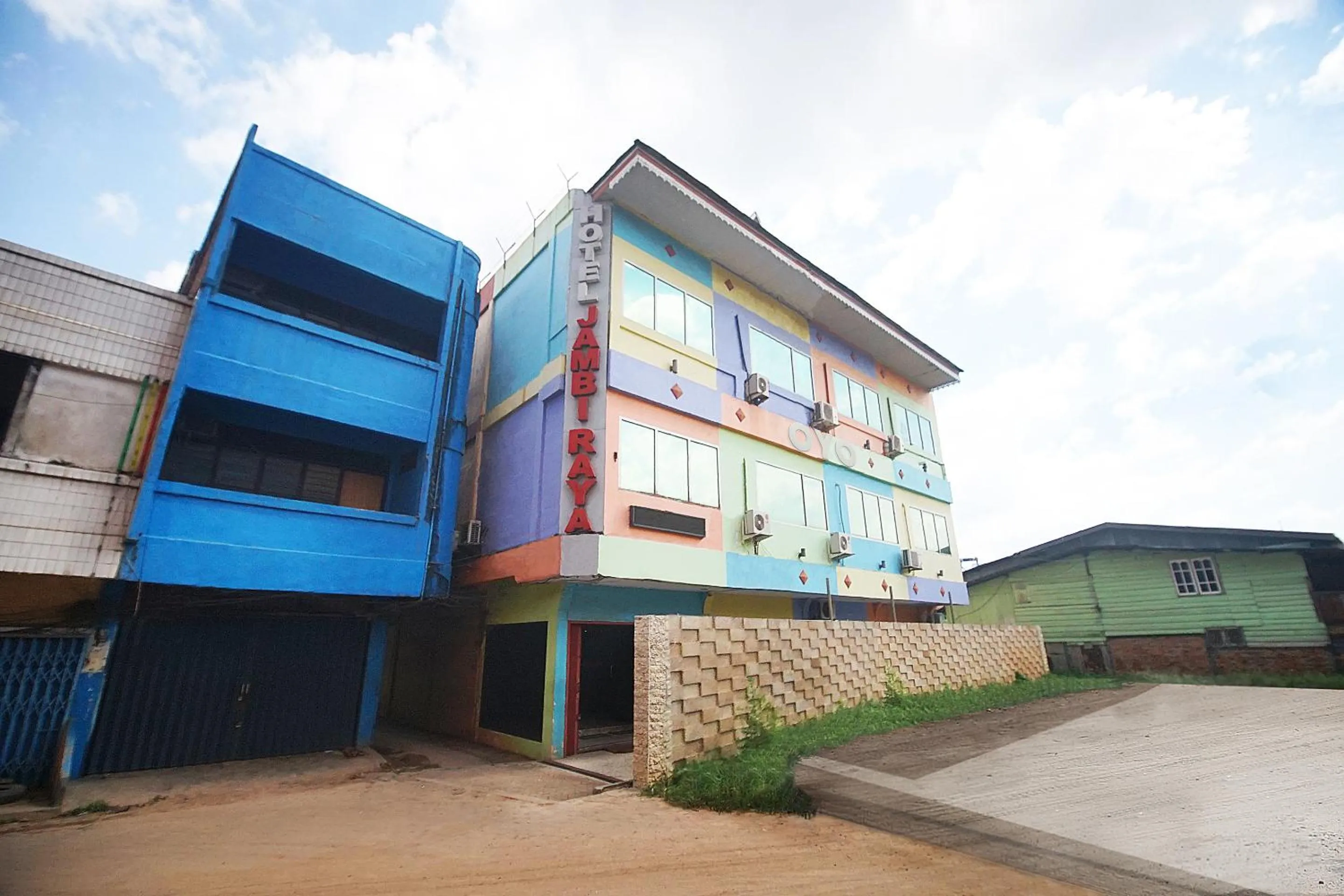 Property Building in OYO 2079 Jambi Raya Hotel