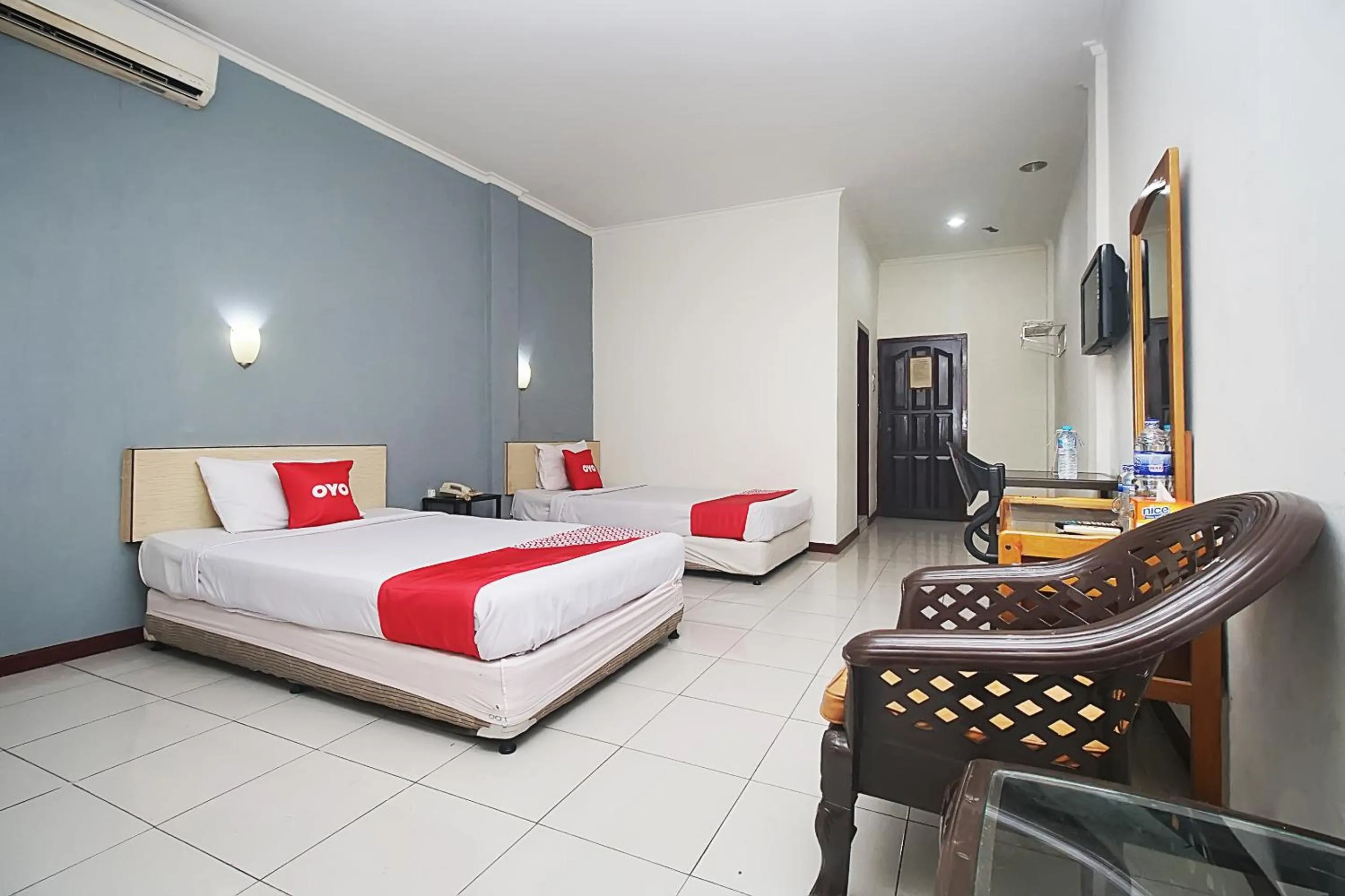 Photo of the whole room in OYO 2079 Jambi Raya Hotel