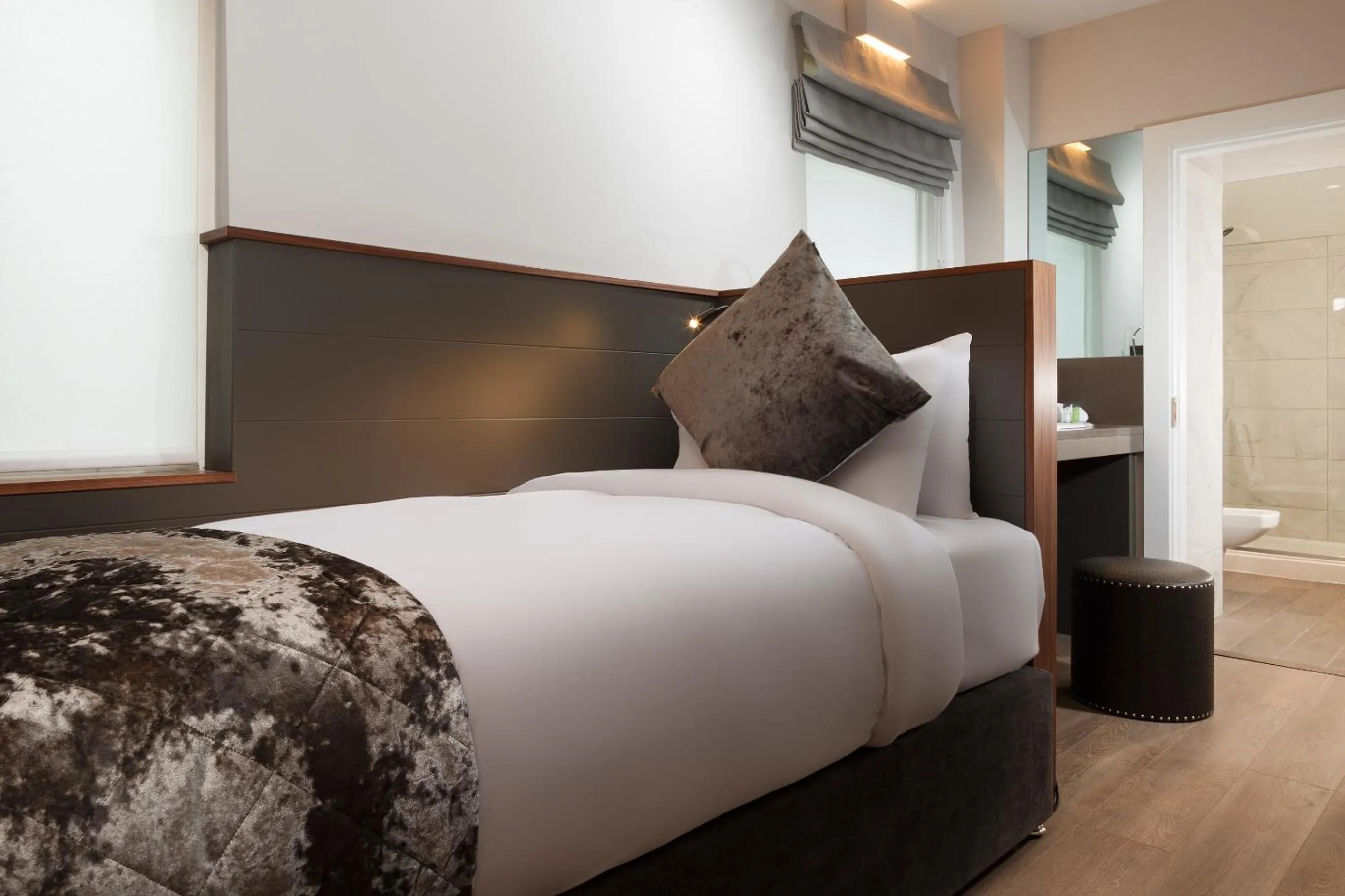 Photo of the whole room, Bed in No 9 Rathgar