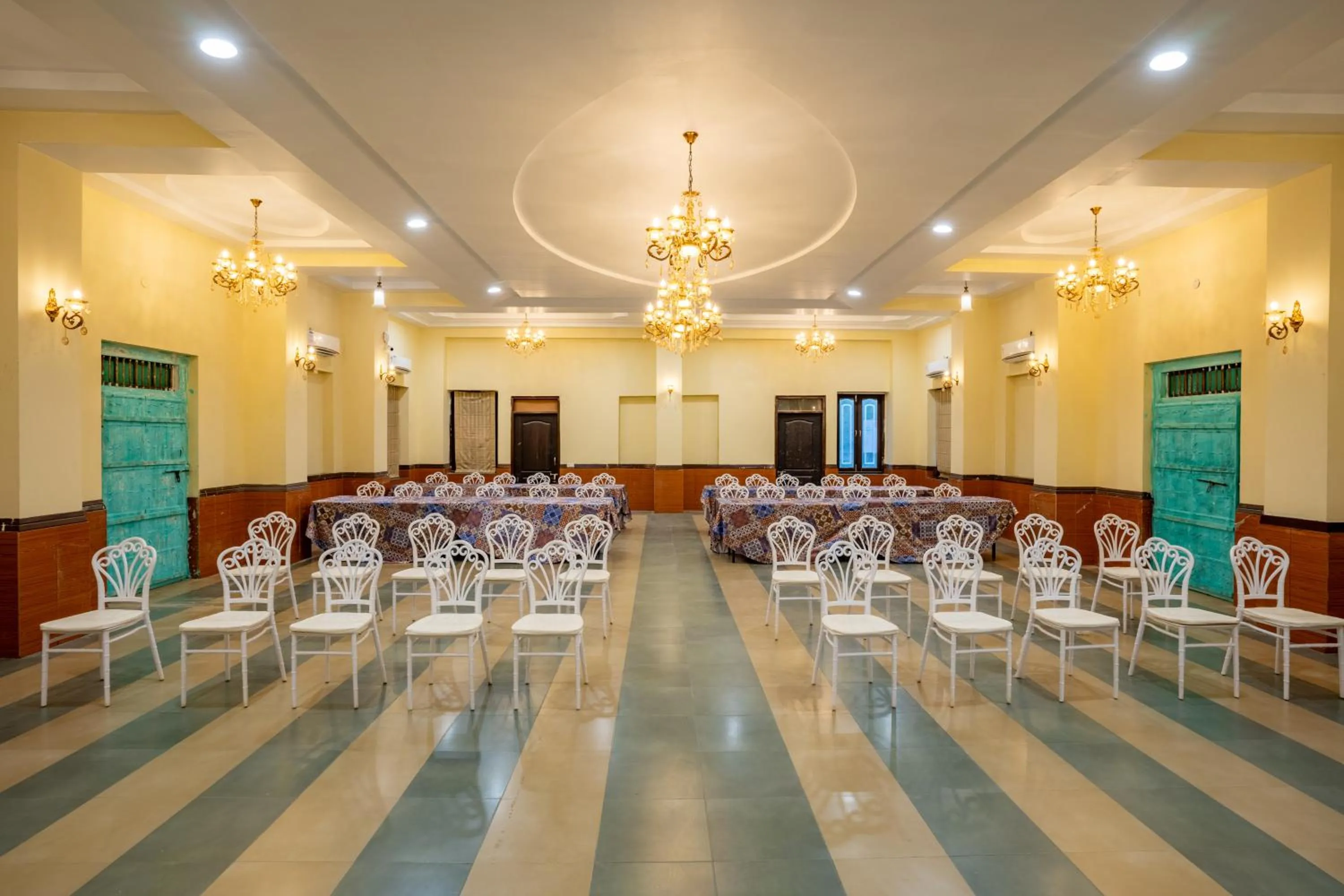 Meeting/conference room in JuSTa Alwarbagh Sariska