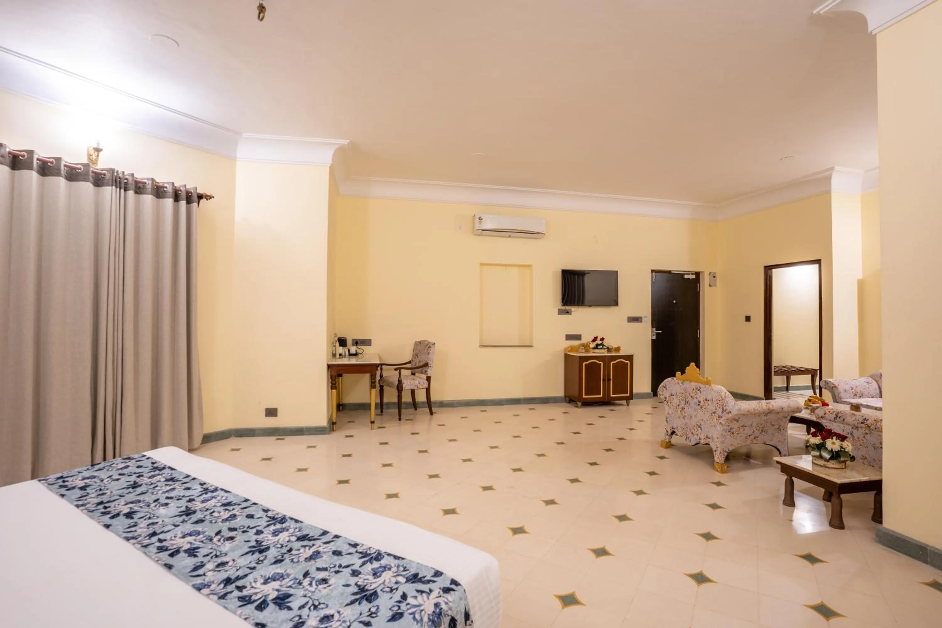 Photo of the whole room, Bed in JuSTa Alwarbagh Sariska