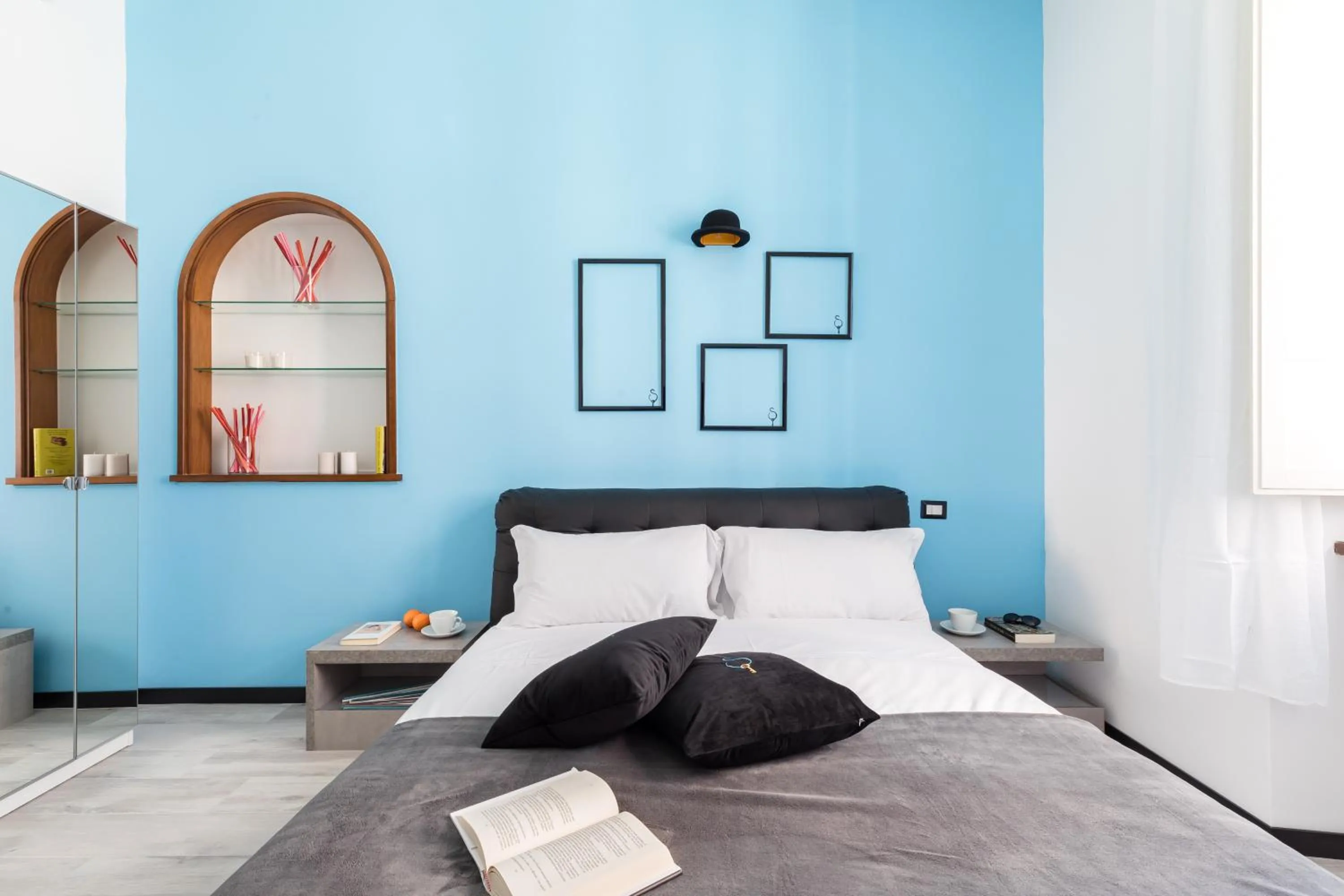 Bed in A World Aparts - 32 Modena