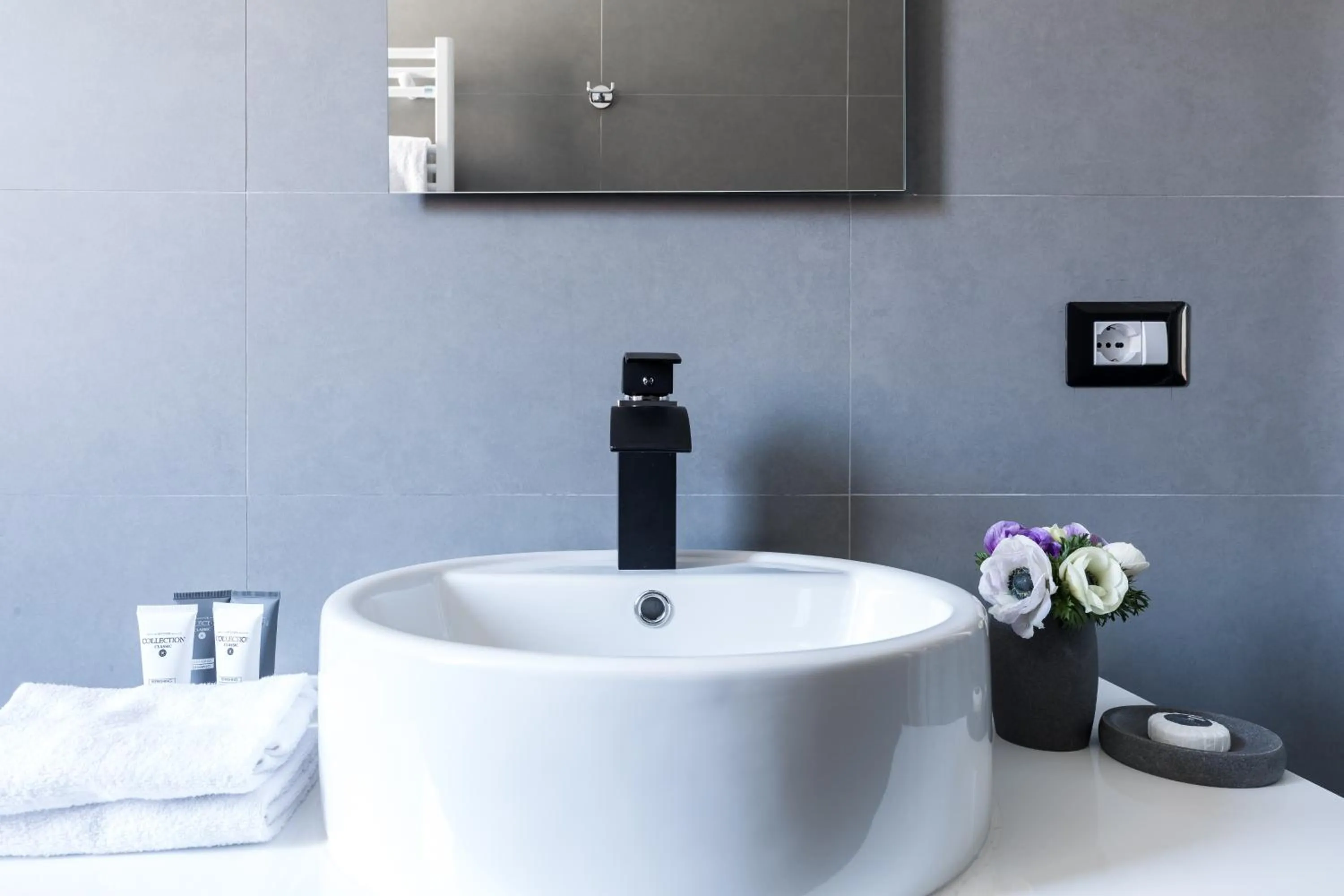 Shower in A World Aparts - 32 Modena