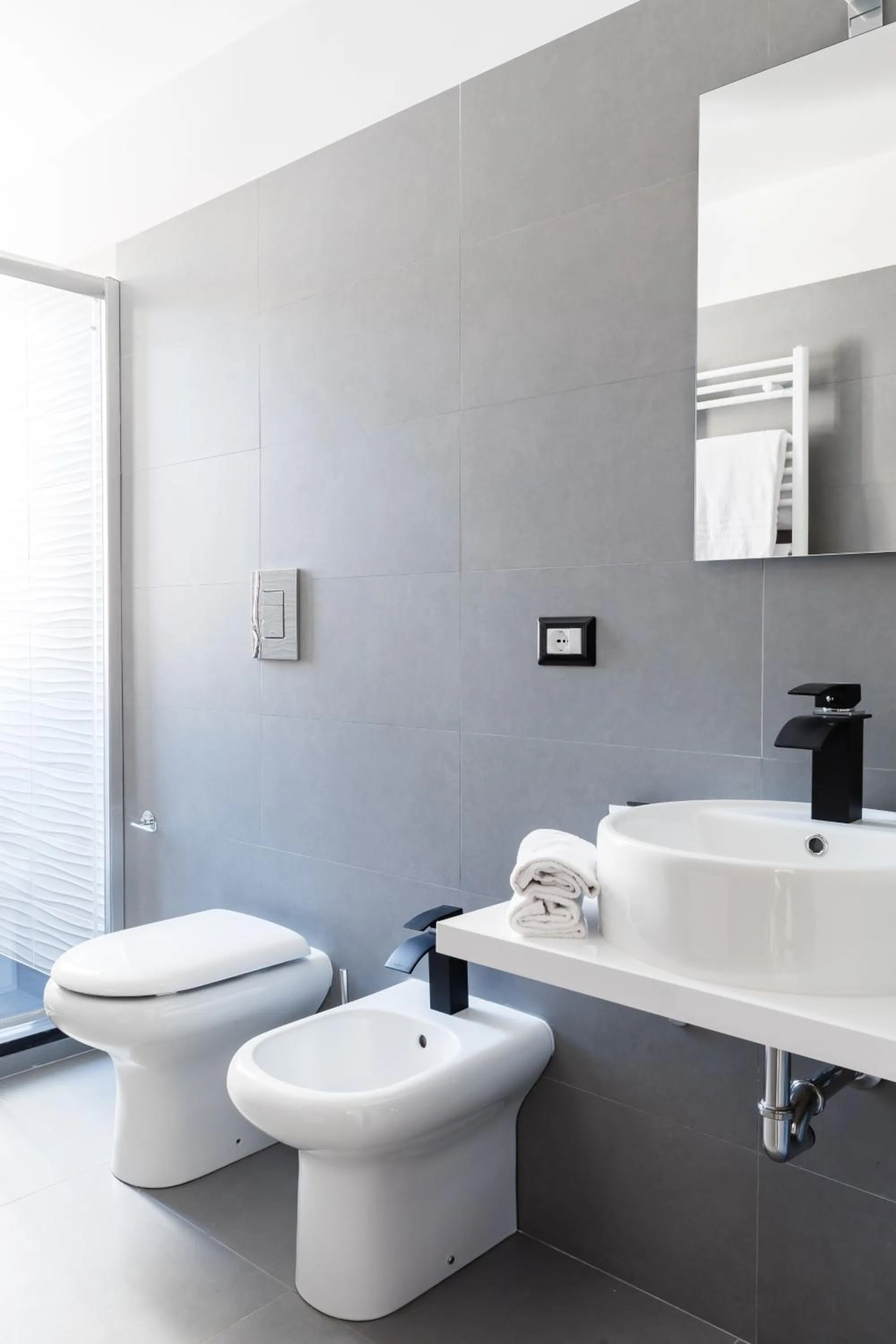 Shower in A World Aparts - 32 Modena