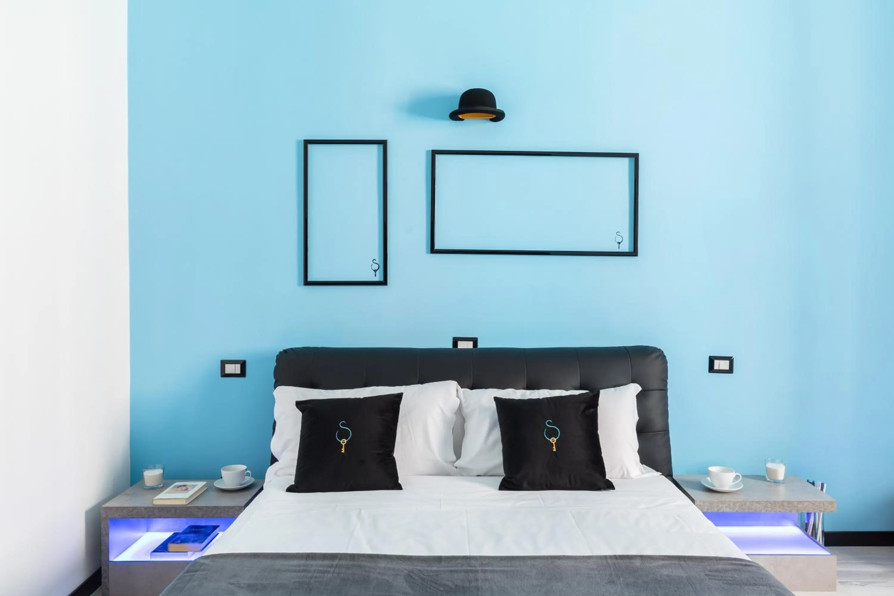 Bed in A World Aparts - 32 Modena