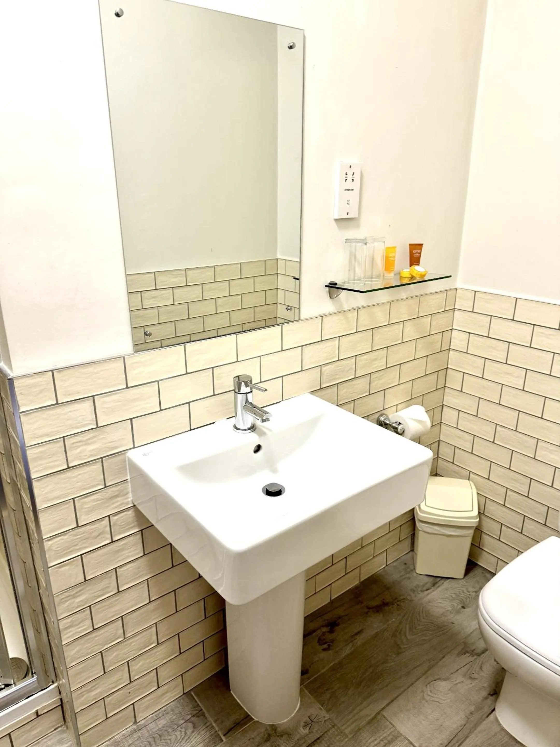 Bathroom in Royal Oak Hotel, Garstang