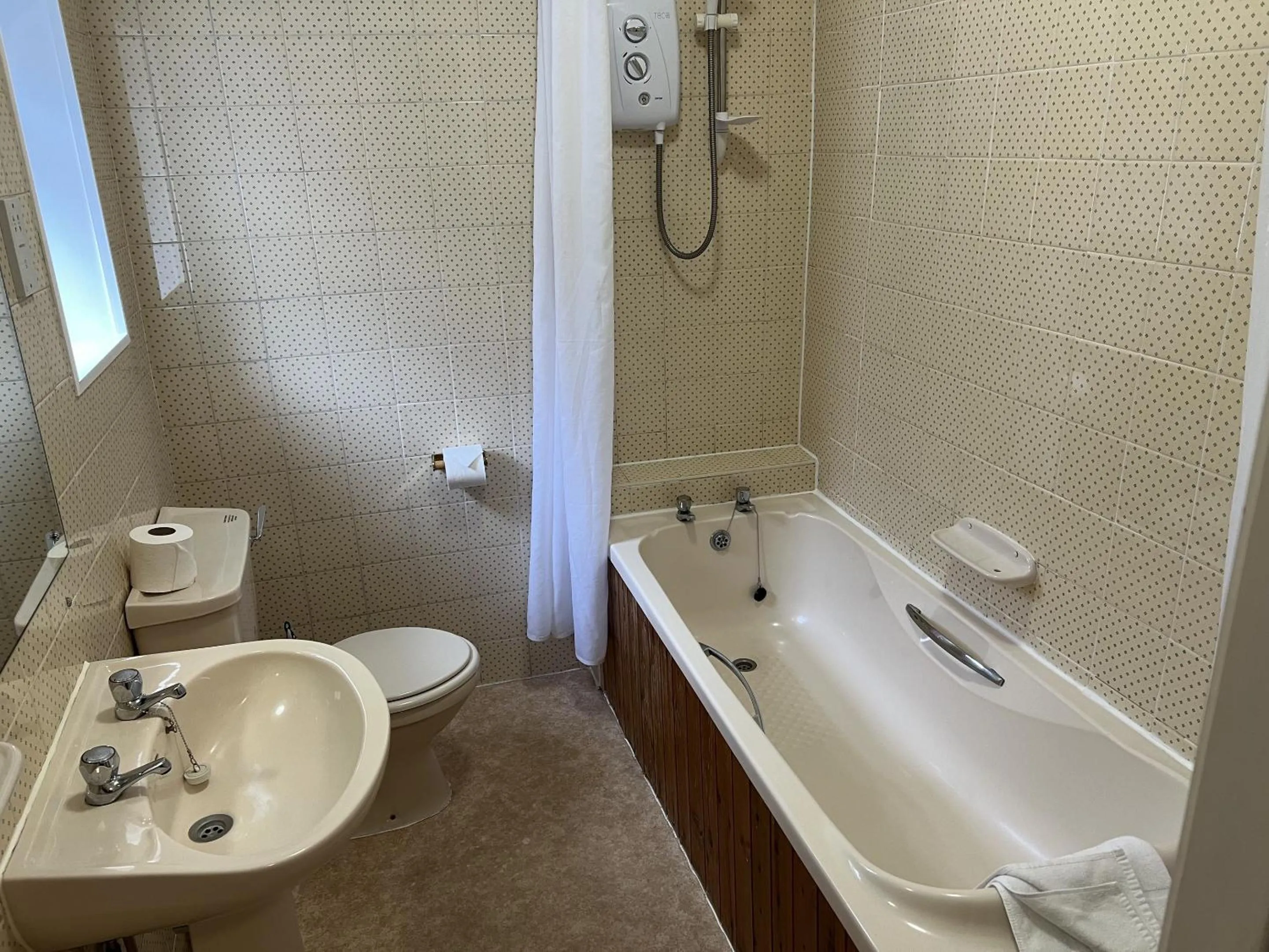 Bathroom in Royal Oak Hotel, Garstang