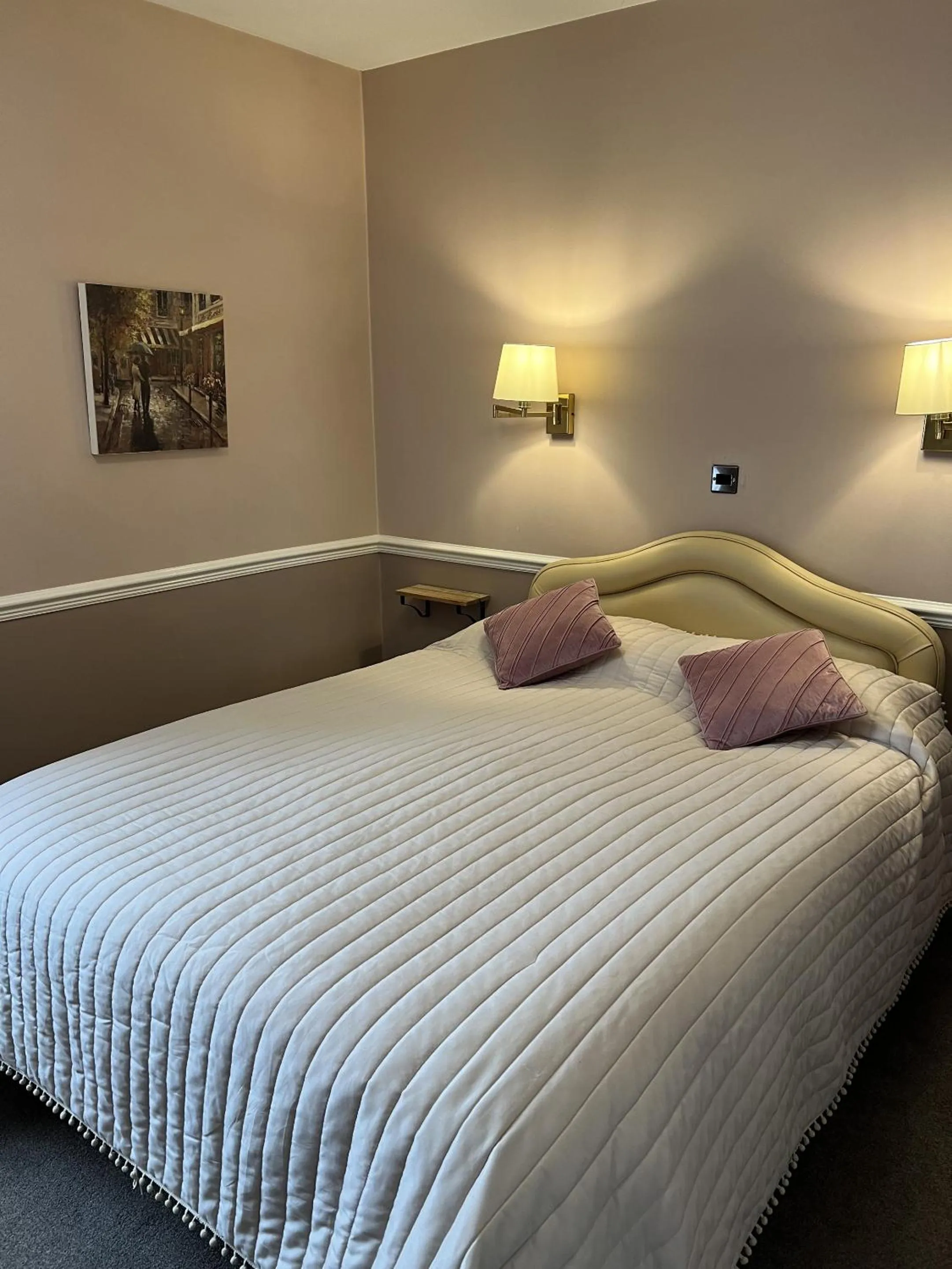 Bedroom, Bed in Royal Oak Hotel, Garstang
