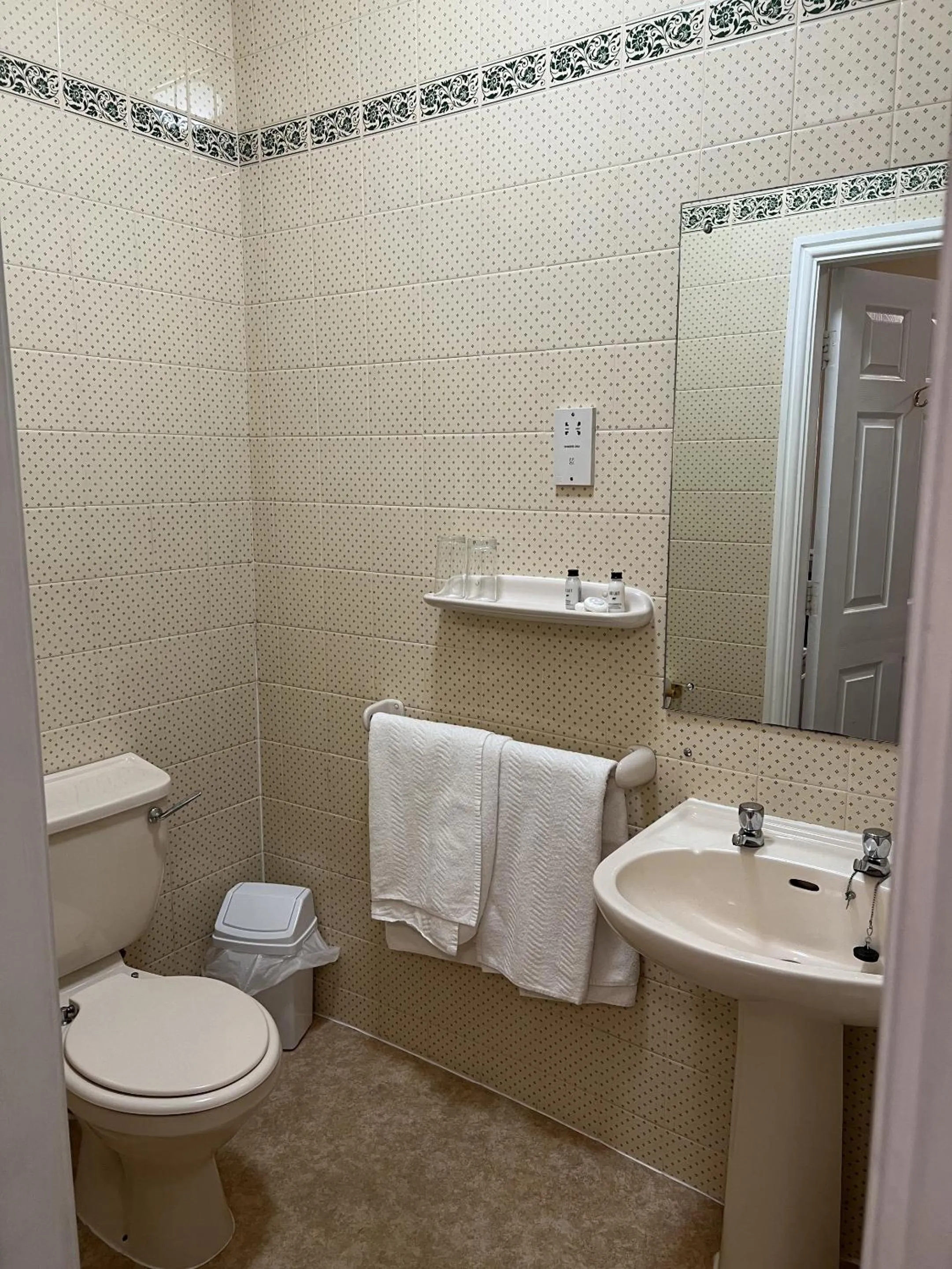 Bathroom in Royal Oak Hotel, Garstang