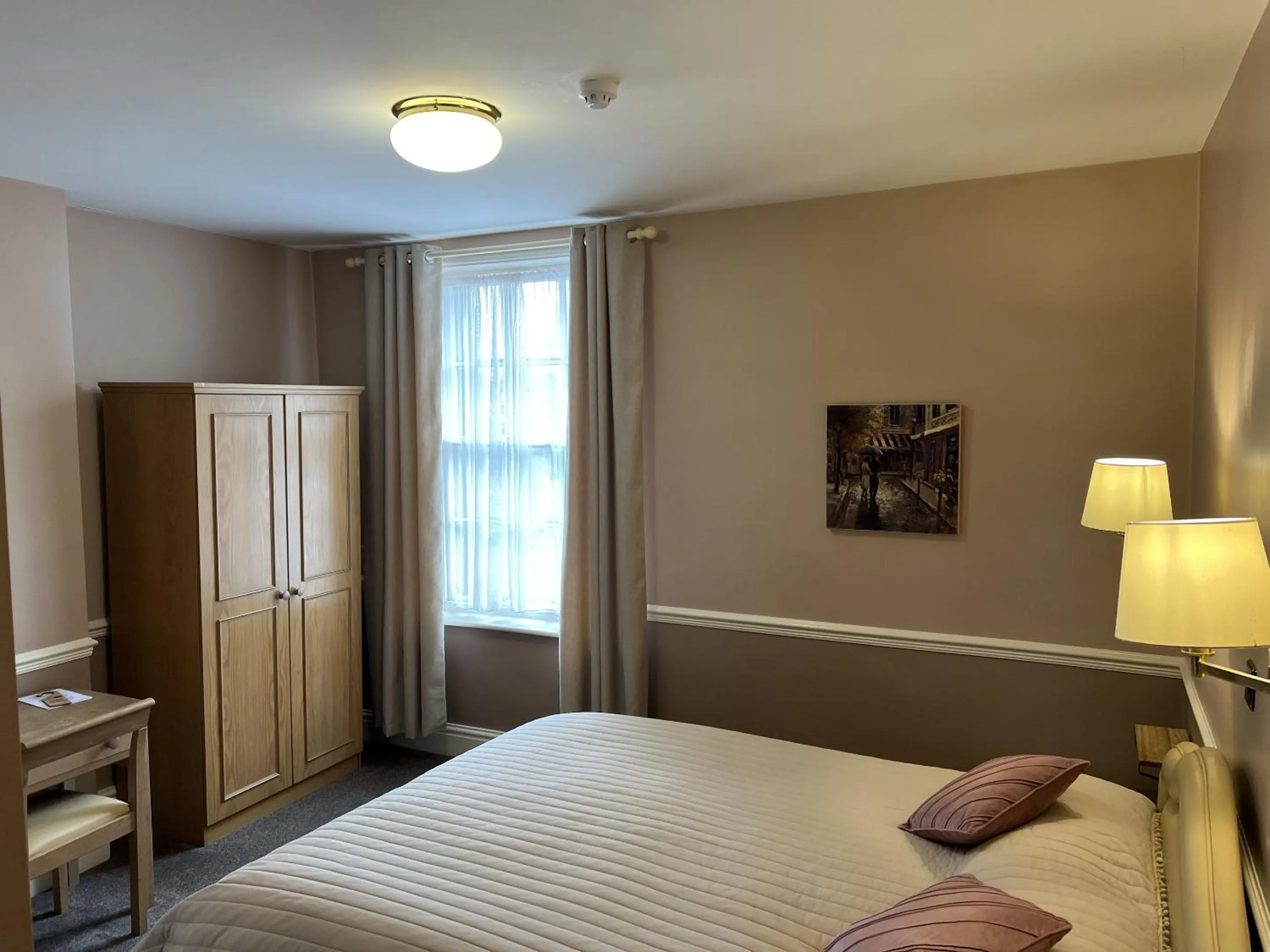 Bedroom, Bed in Royal Oak Hotel, Garstang