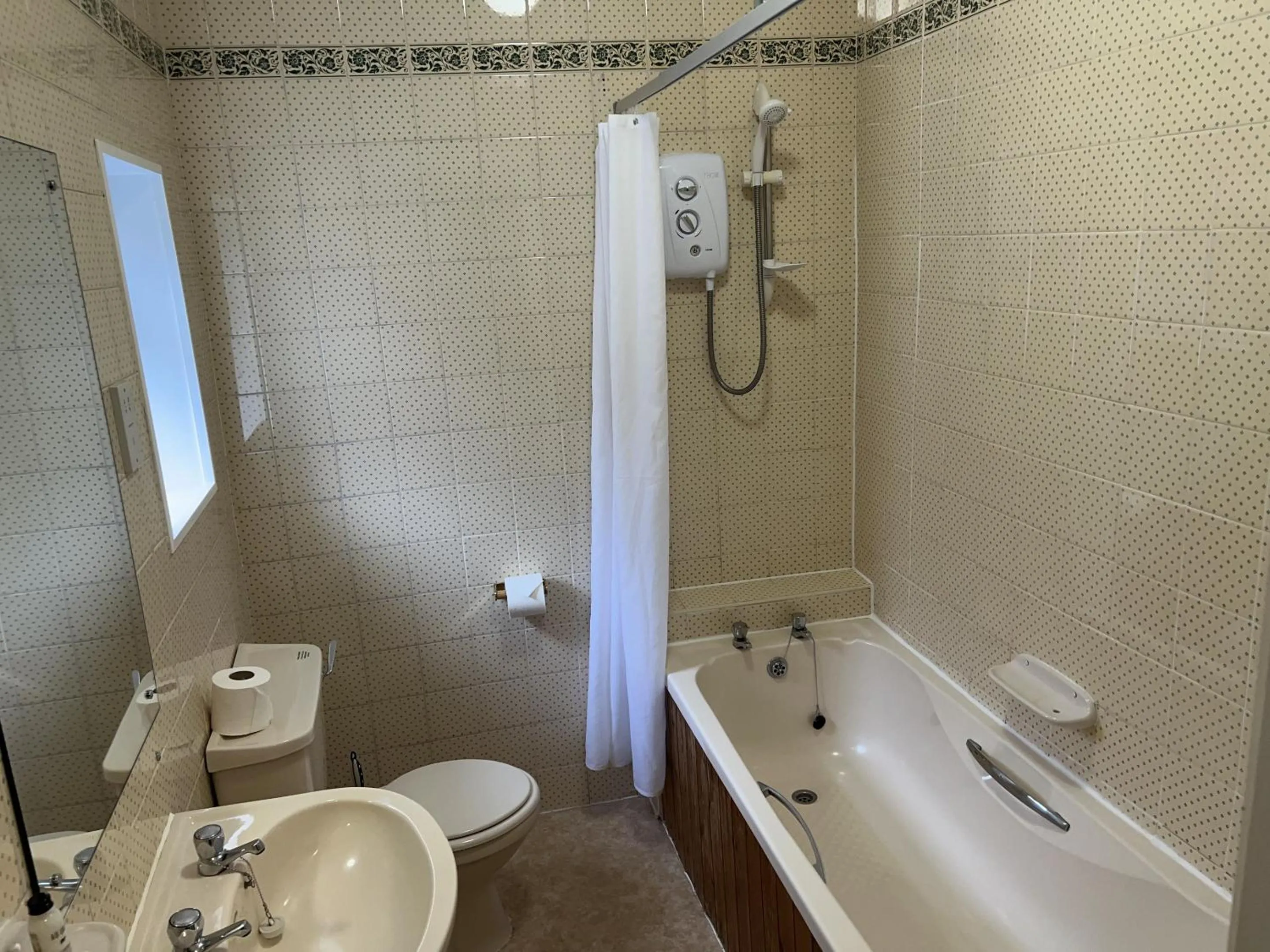 Bathroom in Royal Oak Hotel, Garstang