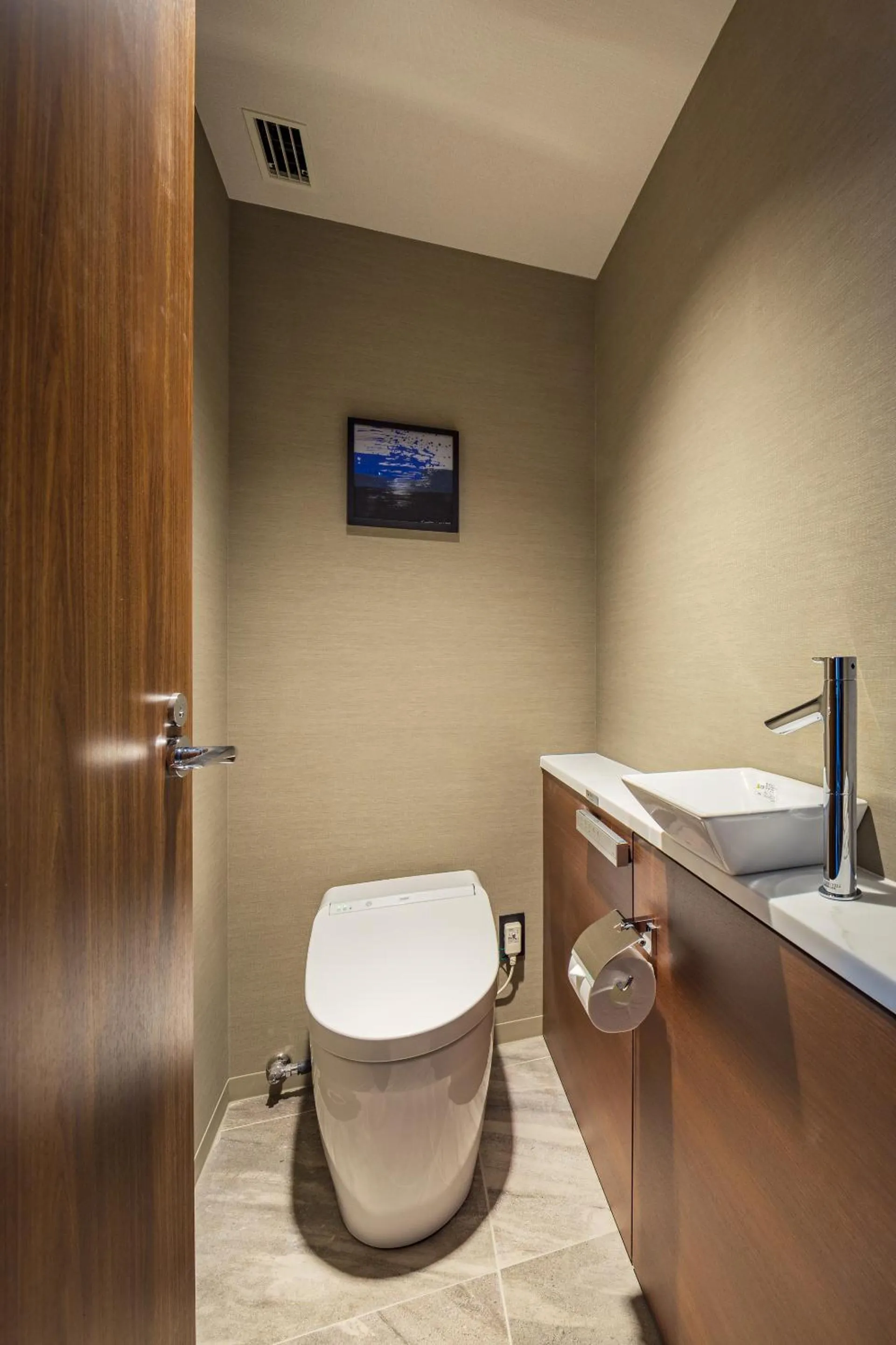 Photo of the whole room in Hyatt Regency Tokyo Bay