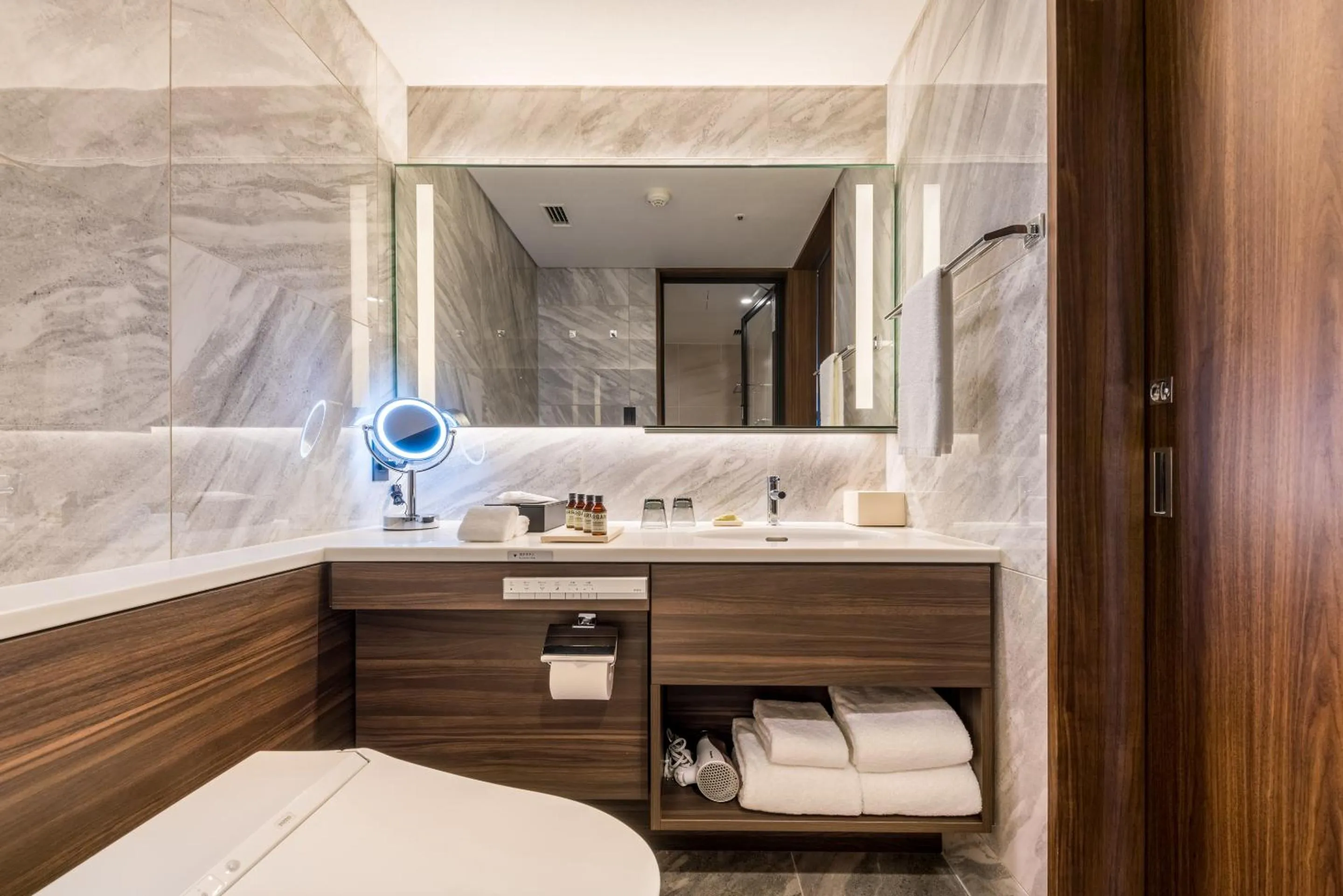 Photo of the whole room in Hyatt Regency Tokyo Bay