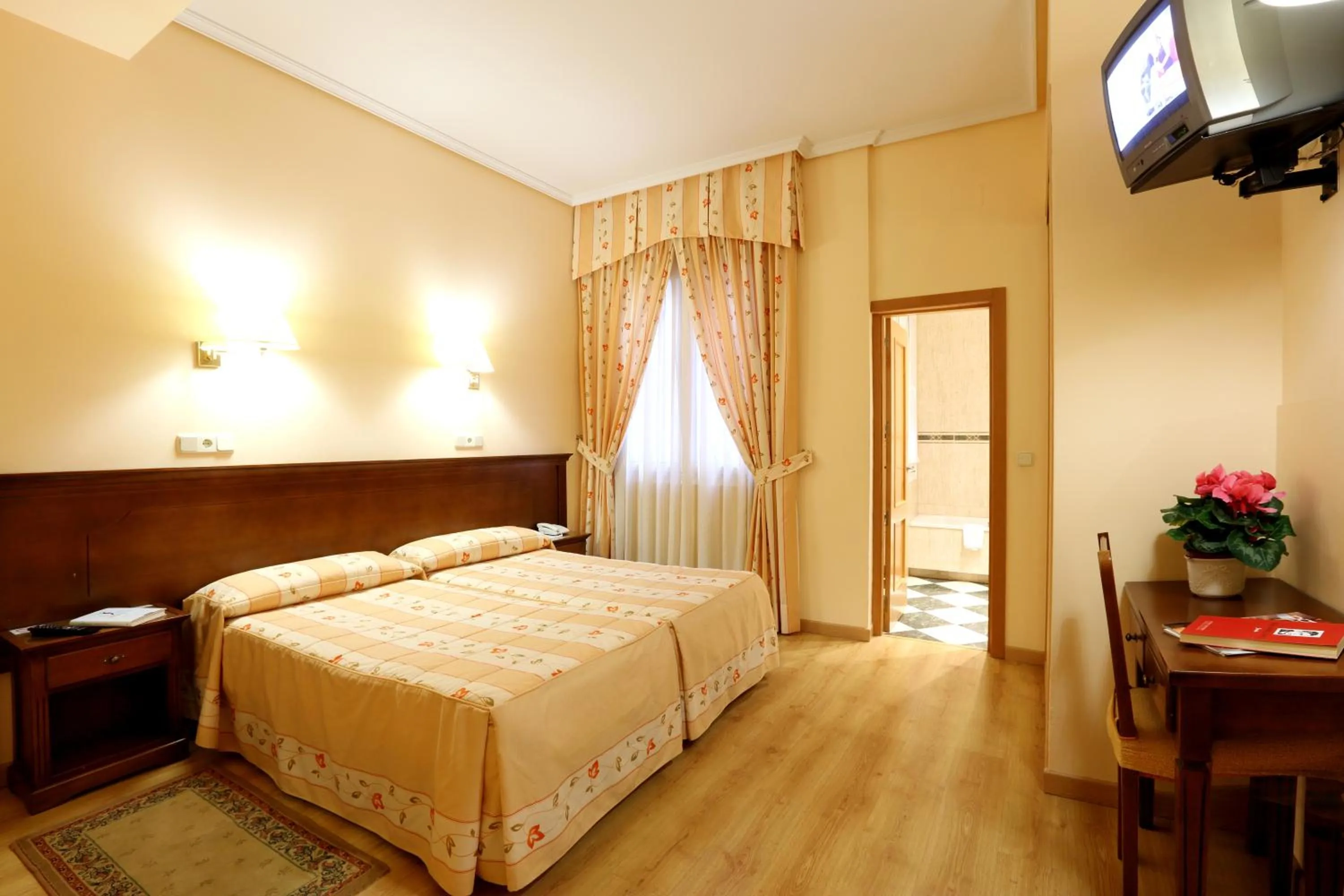 Bedroom, Bed in Hostal Silserranos