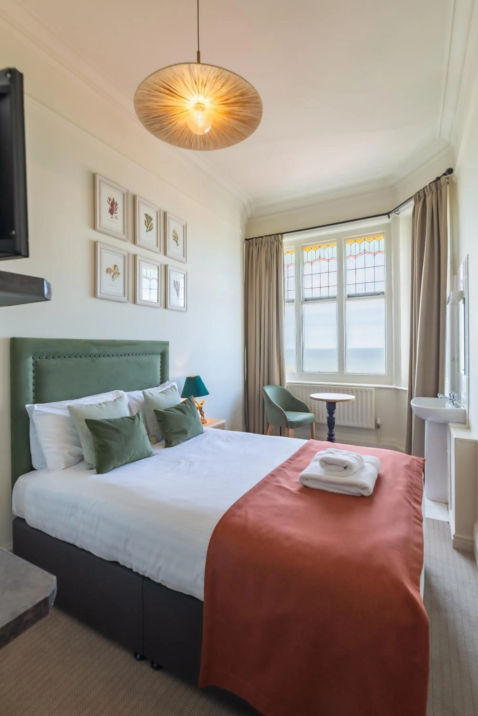 Photo of the whole room, Bed in Cliftonville Hotel