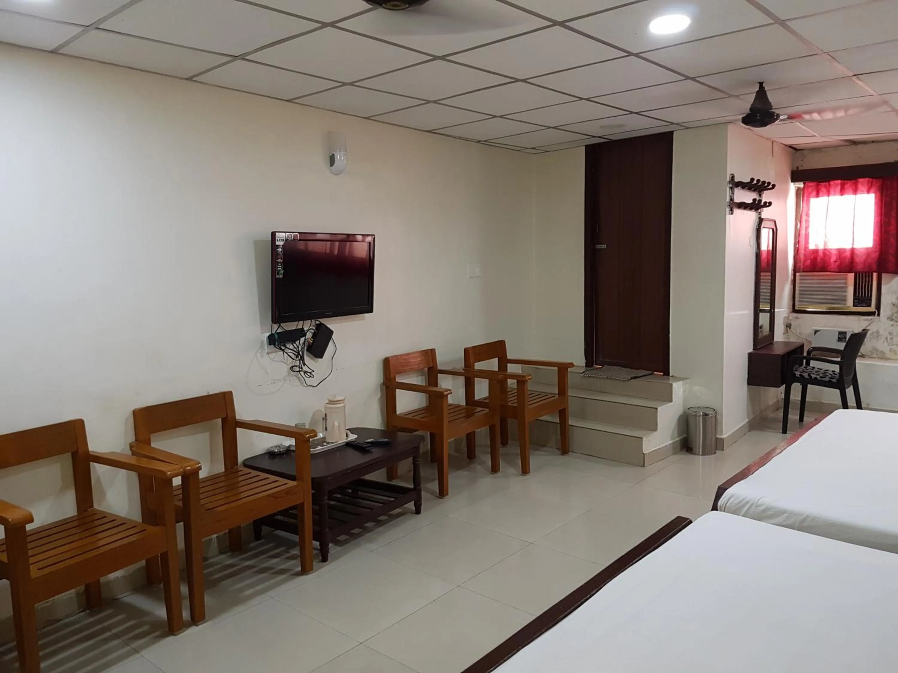 Bed in Hotel Sorrento Guest house Anna Nagar East Metro Shenoy Nagar metro budget monthly daily rooms