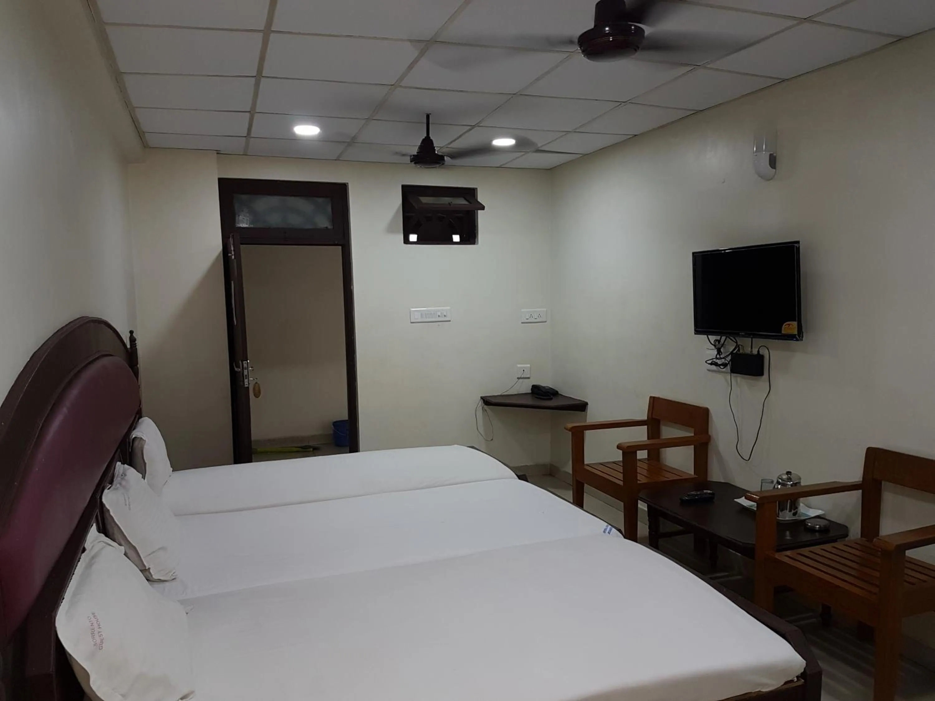 Bed in Hotel Sorrento Guest house Anna Nagar East Metro Shenoy Nagar metro budget monthly daily rooms