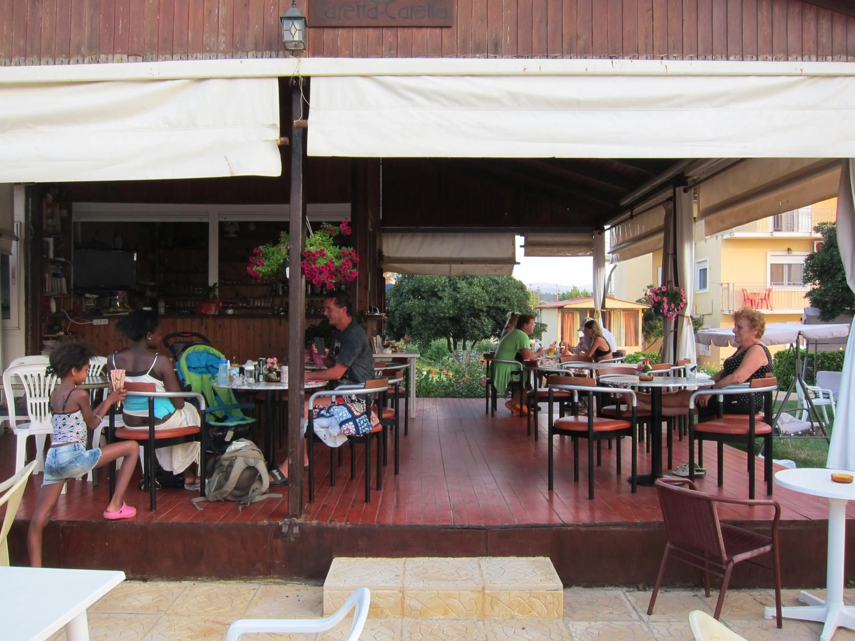 Restaurant/places to eat in Baladinos Apartments