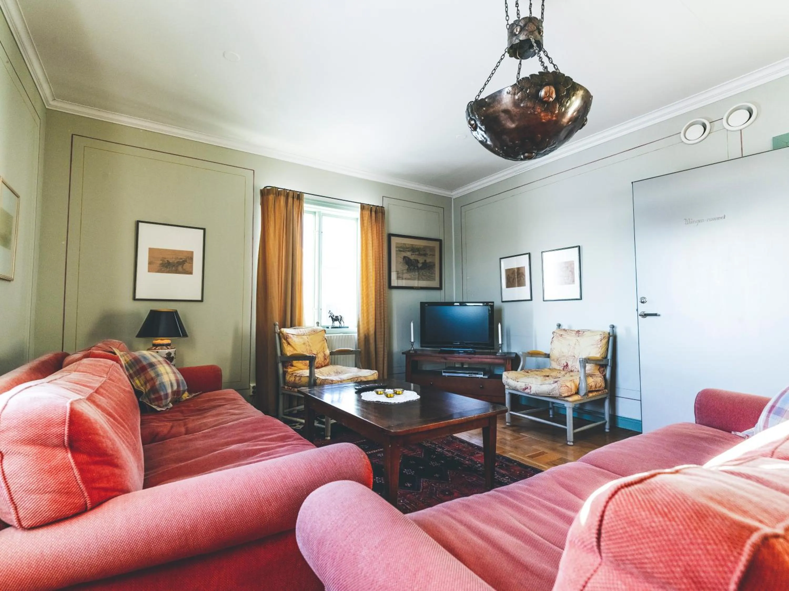 Communal lounge/ TV room in Wångens Wärdshus