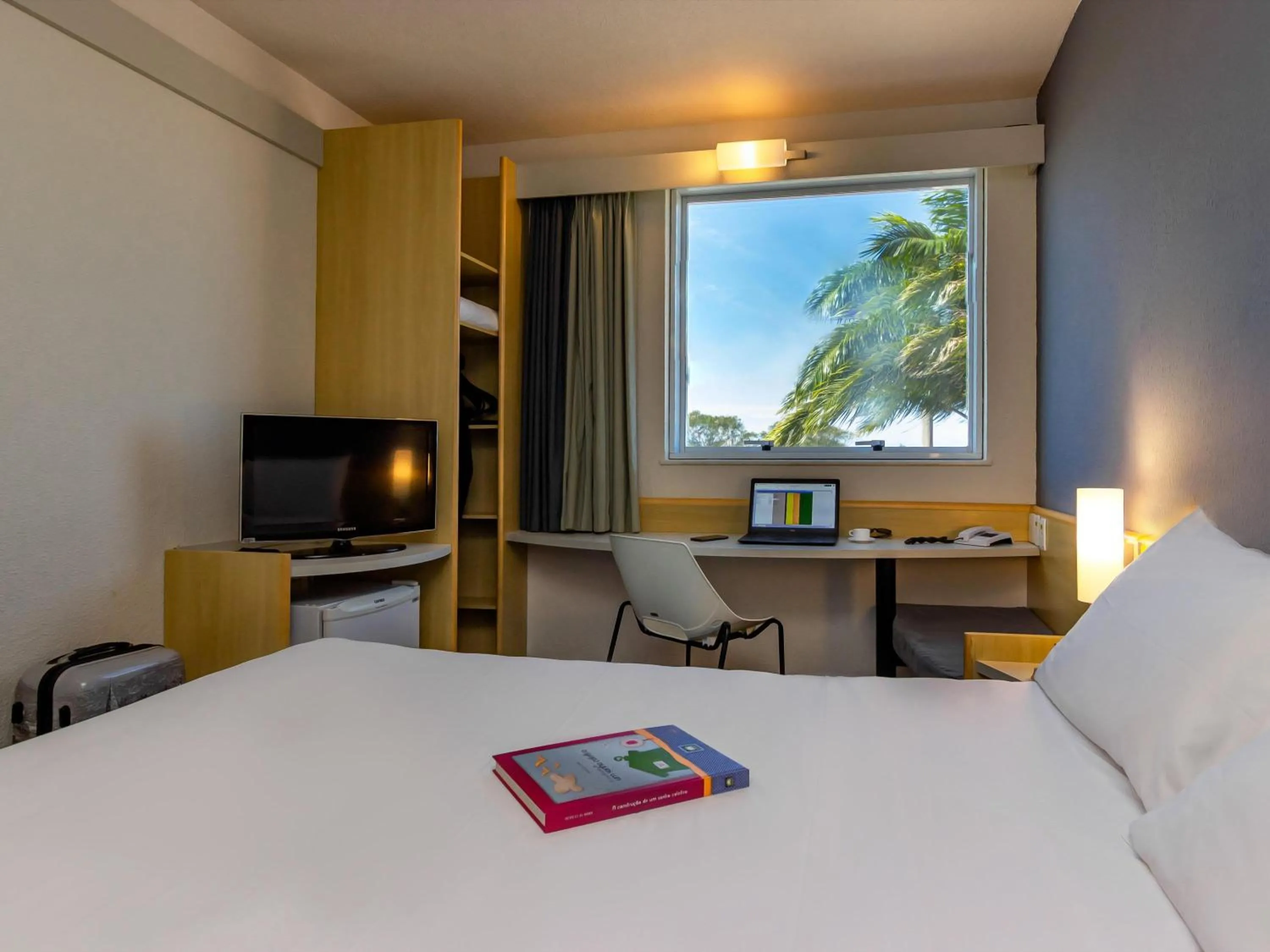 Bedroom, Bed in ibis Vitoria Aeroporto