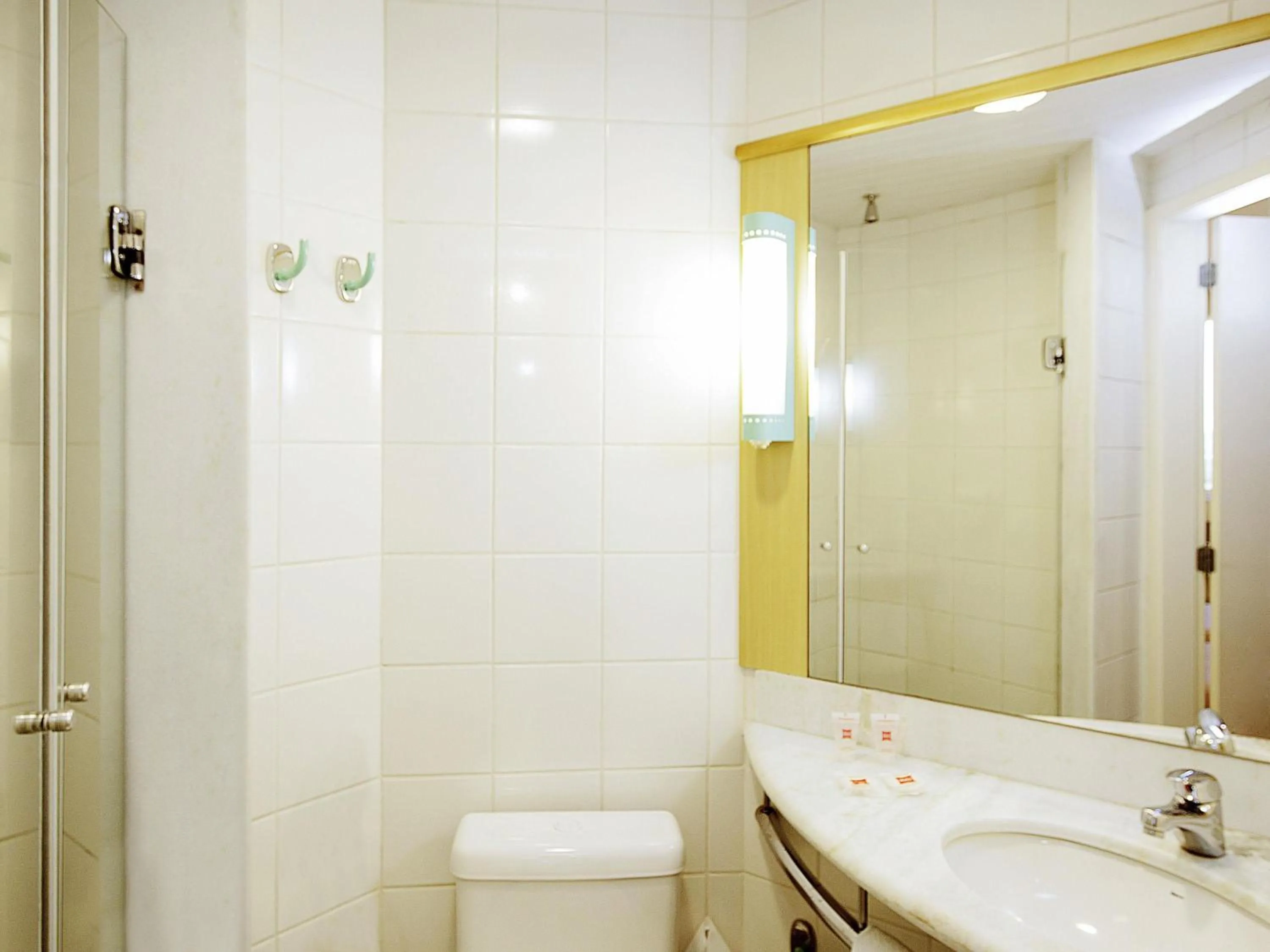 Bedroom in ibis Vitoria Aeroporto