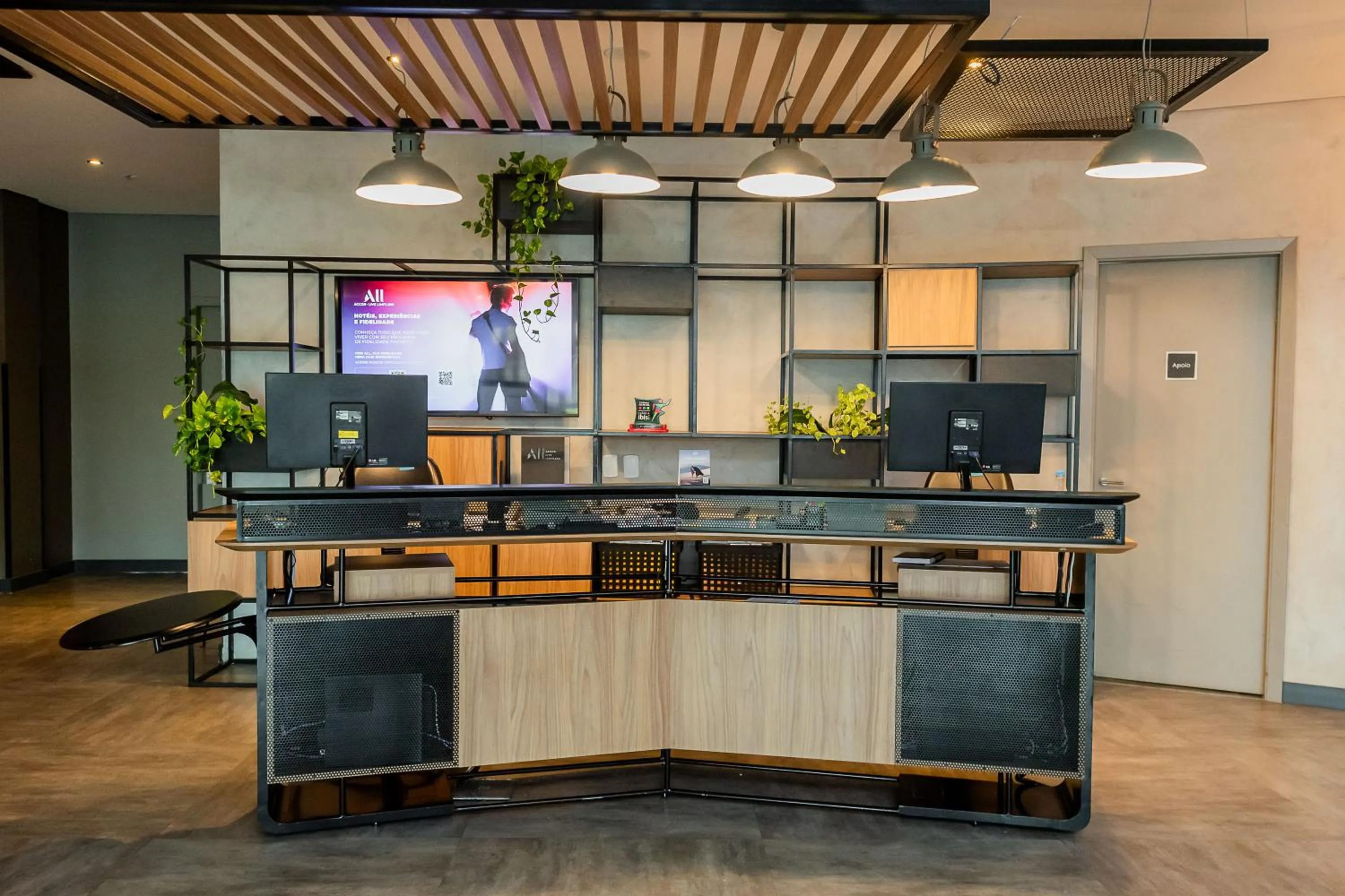 Lobby or reception in ibis Vitoria Aeroporto