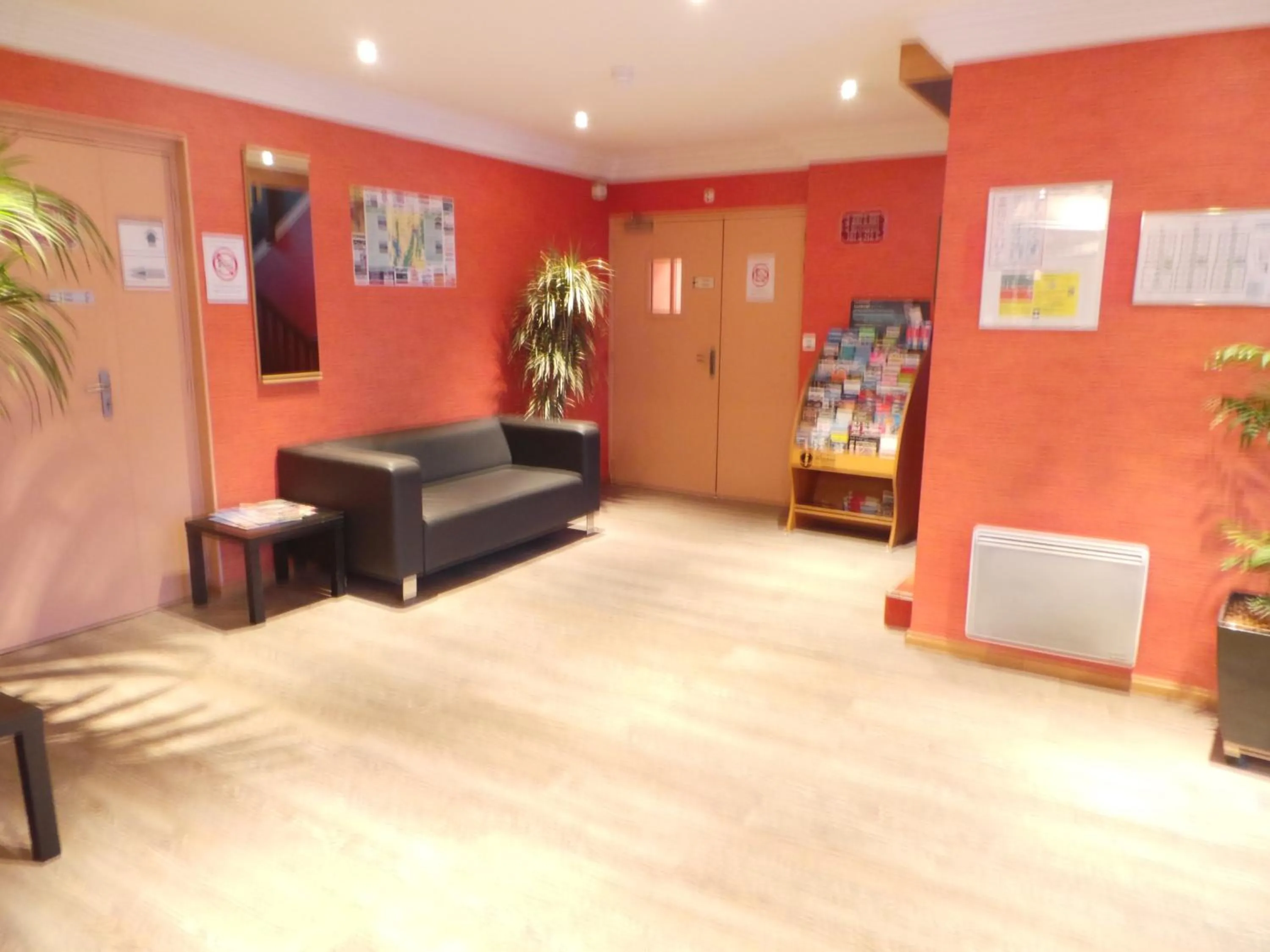 Lobby or reception in Logis Albhotel Grill