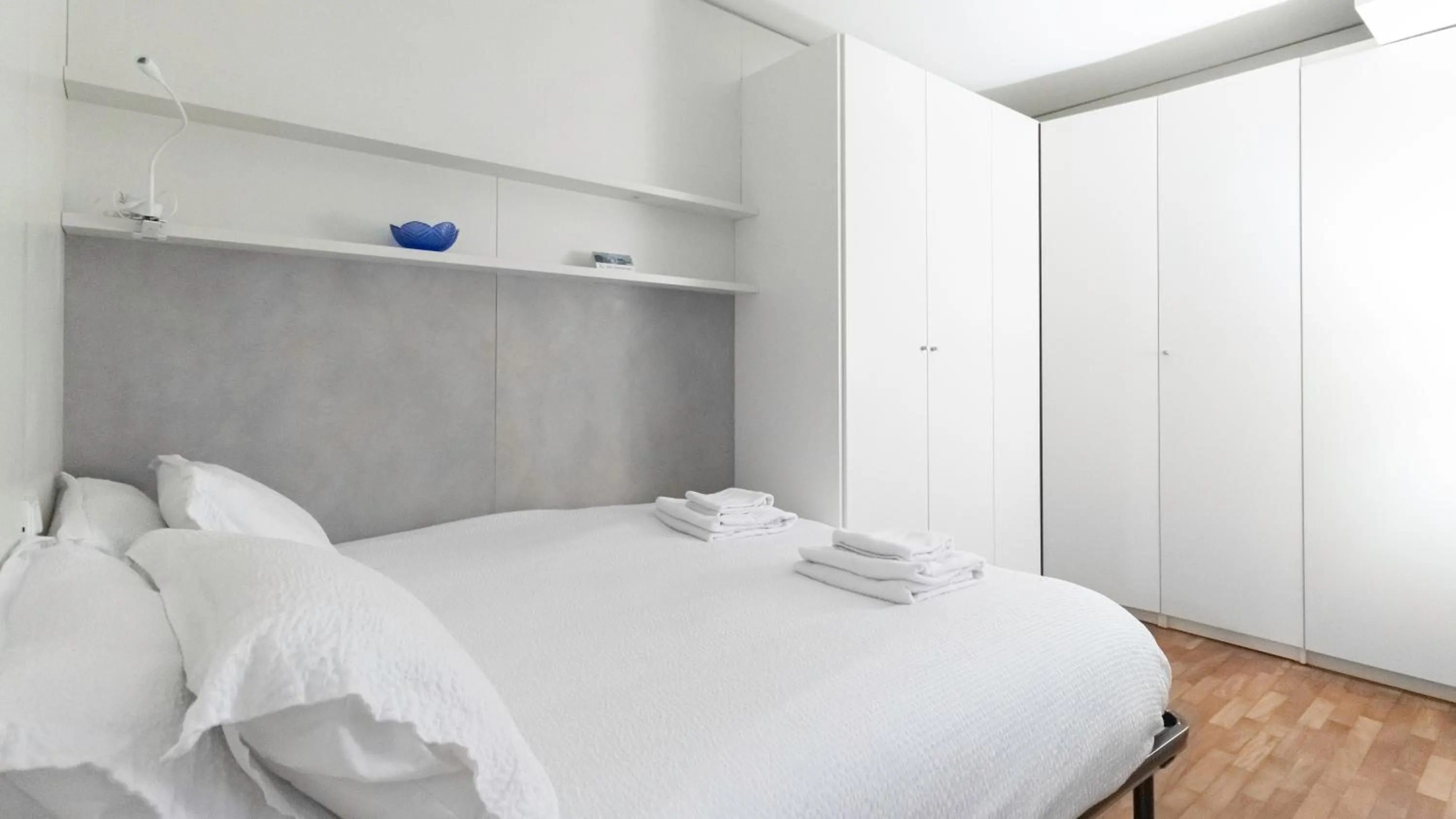 Photo of the whole room, Bed in Italianway Easy - Piero della Francesca 19 A