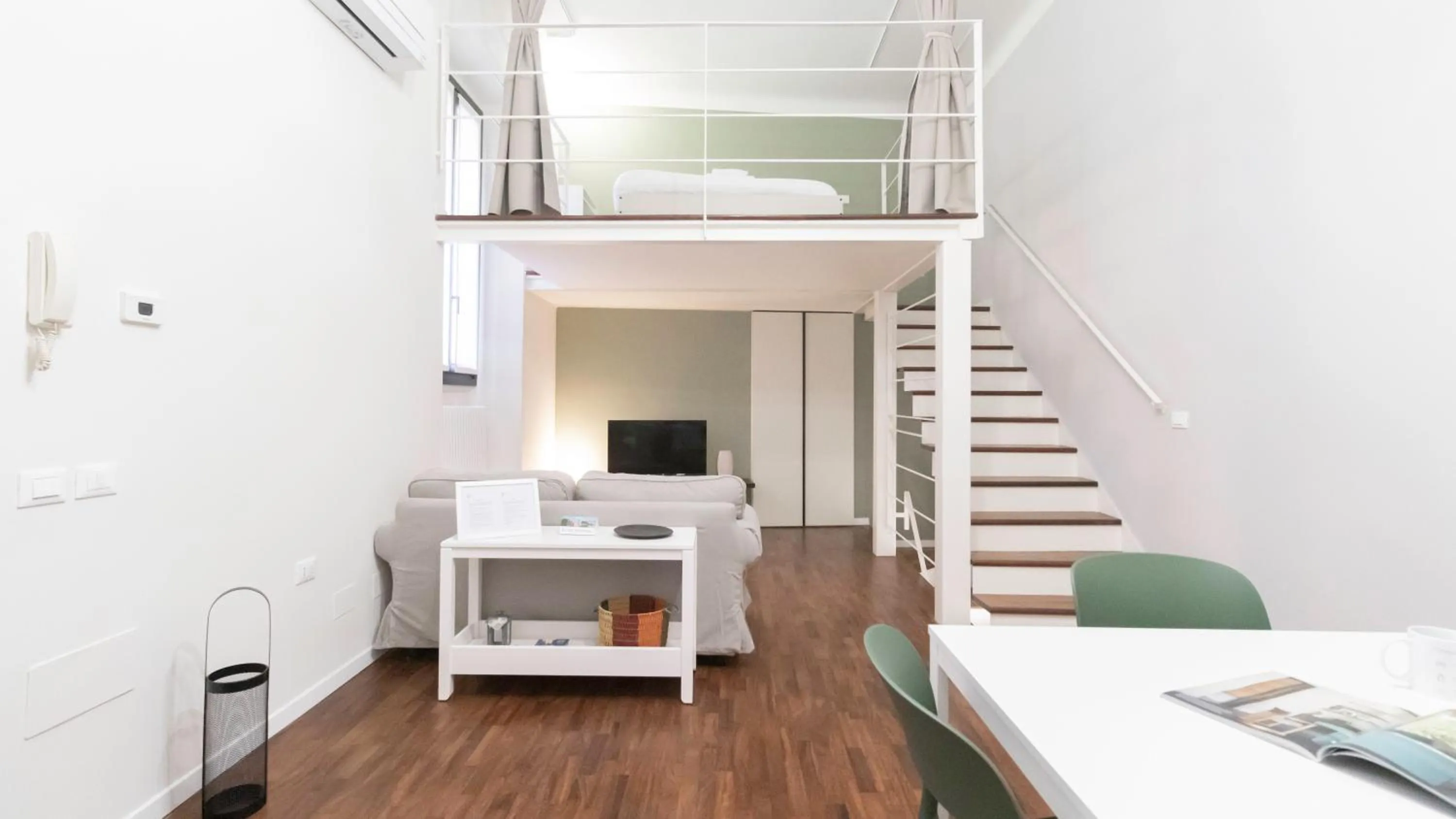 Living room, Bed in Italianway Easy - Piero della Francesca 19 A