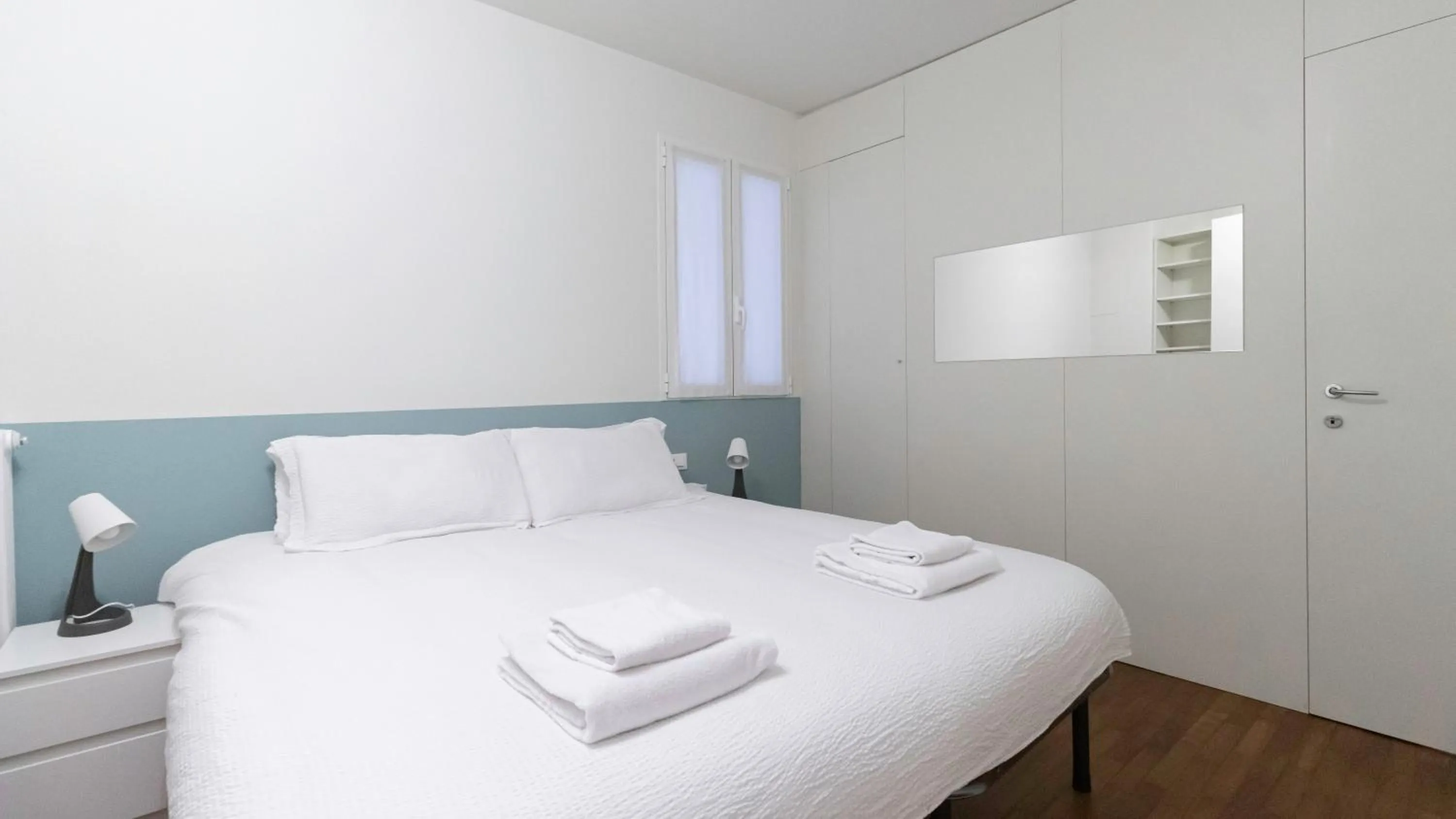 Photo of the whole room, Bed in Italianway Easy - Piero della Francesca 19 A